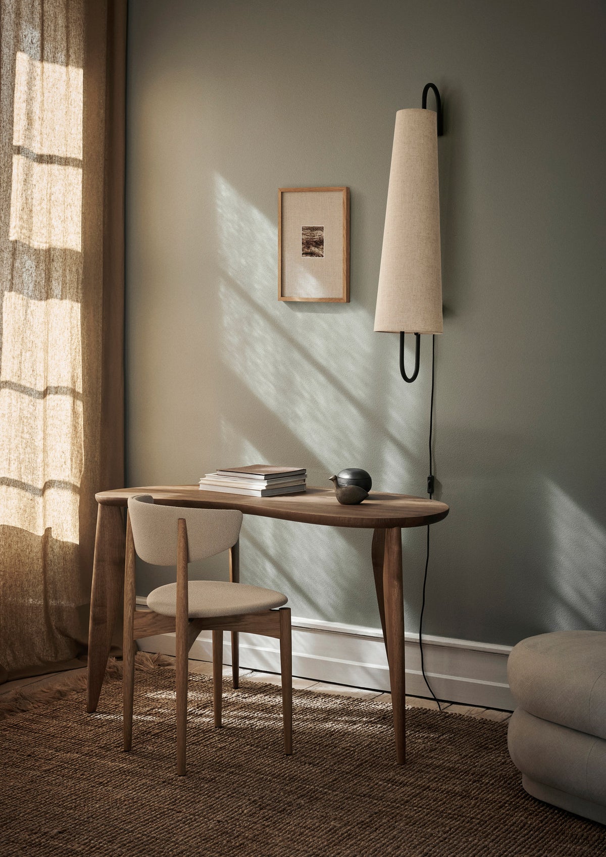 Ancora Wandleuchte 100 in Black/Natural präsentiert im Onlineshop von KAQTU Design AG. Wandleuchte ist von Ferm Living