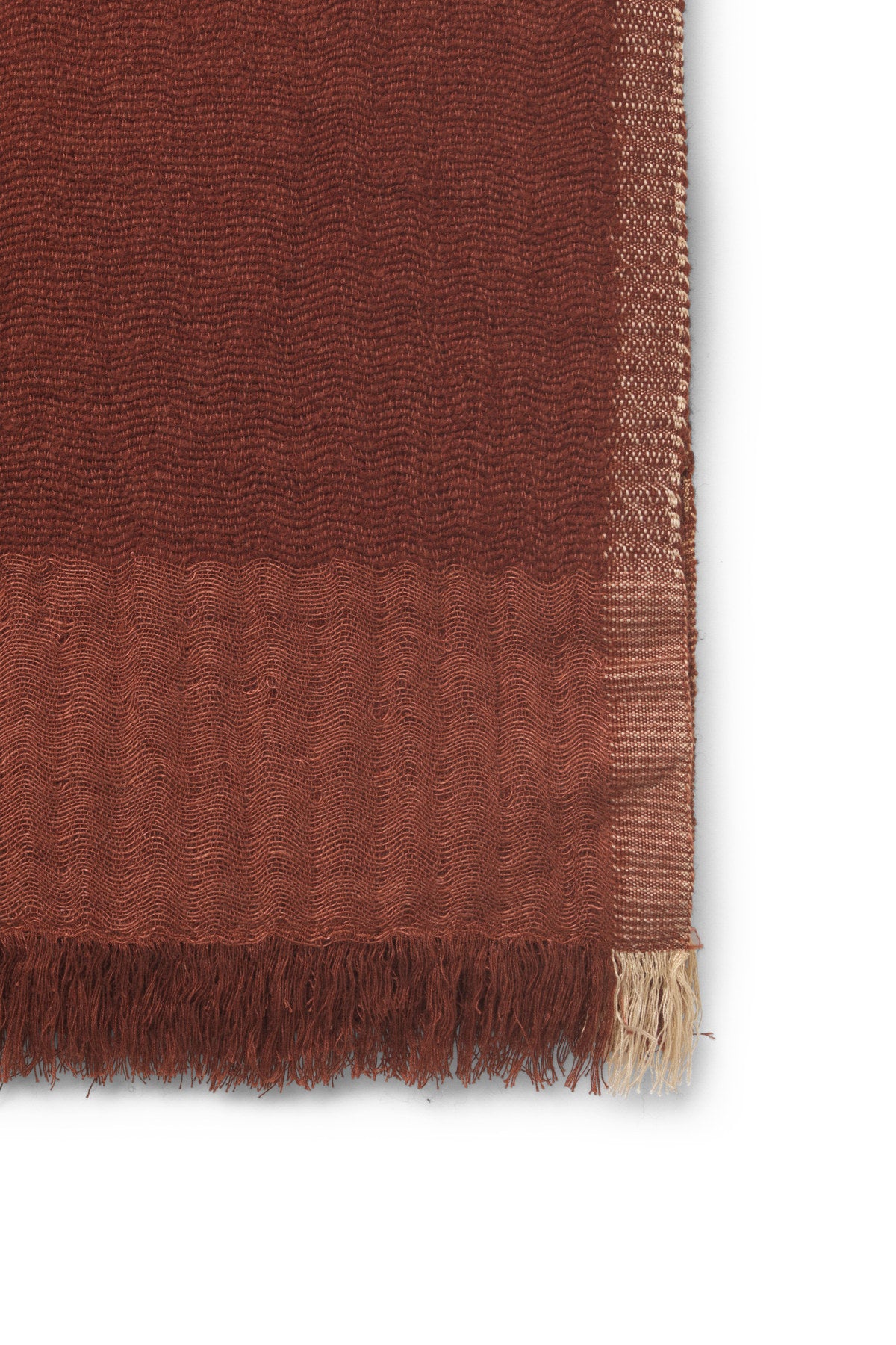 Weaver Throw Decke in Red Brown präsentiert im Onlineshop von KAQTU Design AG. Wolldecke ist von Ferm Living