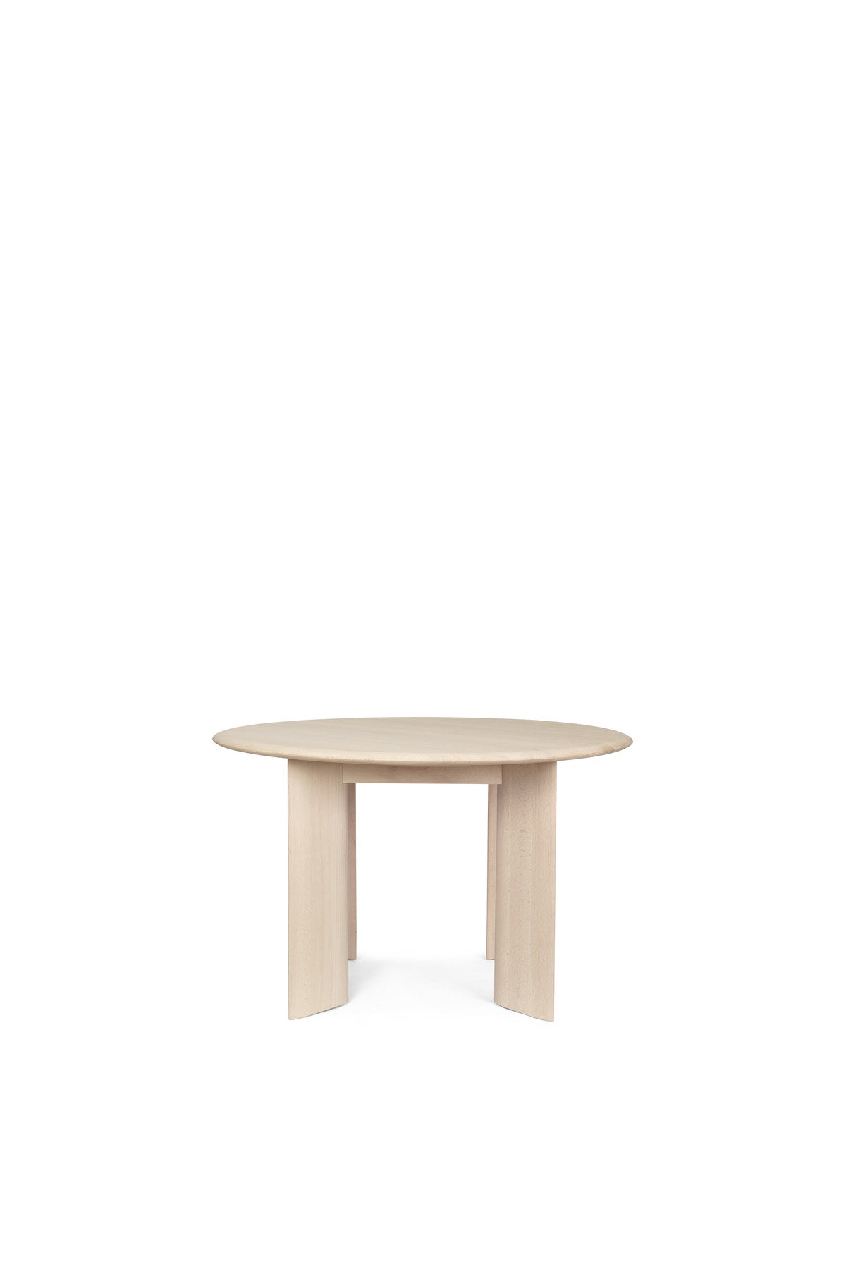 Bevel Tisch Rund Ø117 in White Oiled Beech präsentiert im Onlineshop von KAQTU Design AG. Esstisch ist von Ferm Living