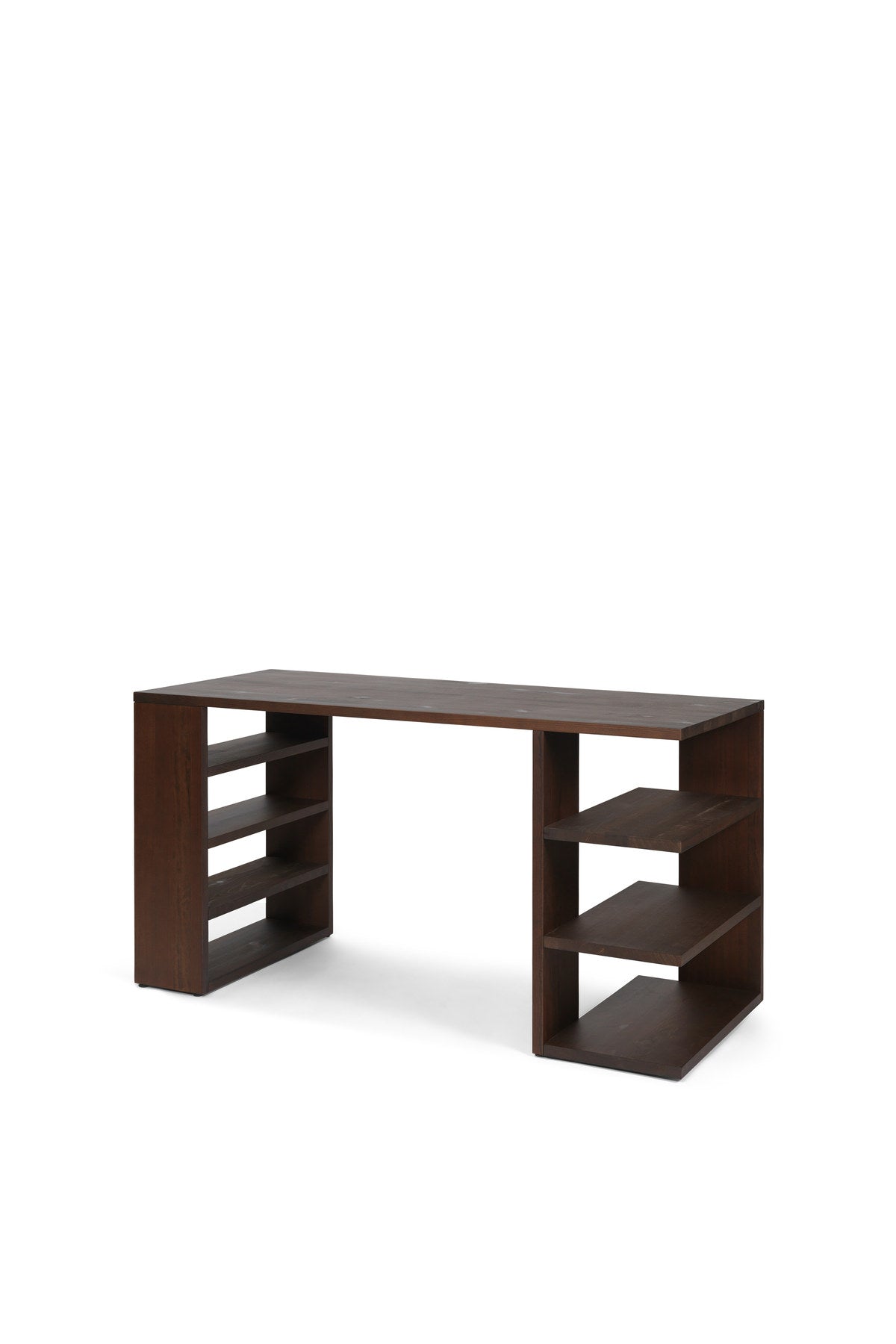Edre Schreibtisch in Dark Stained Pine präsentiert im Onlineshop von KAQTU Design AG. Schreibtisch ist von Ferm Living