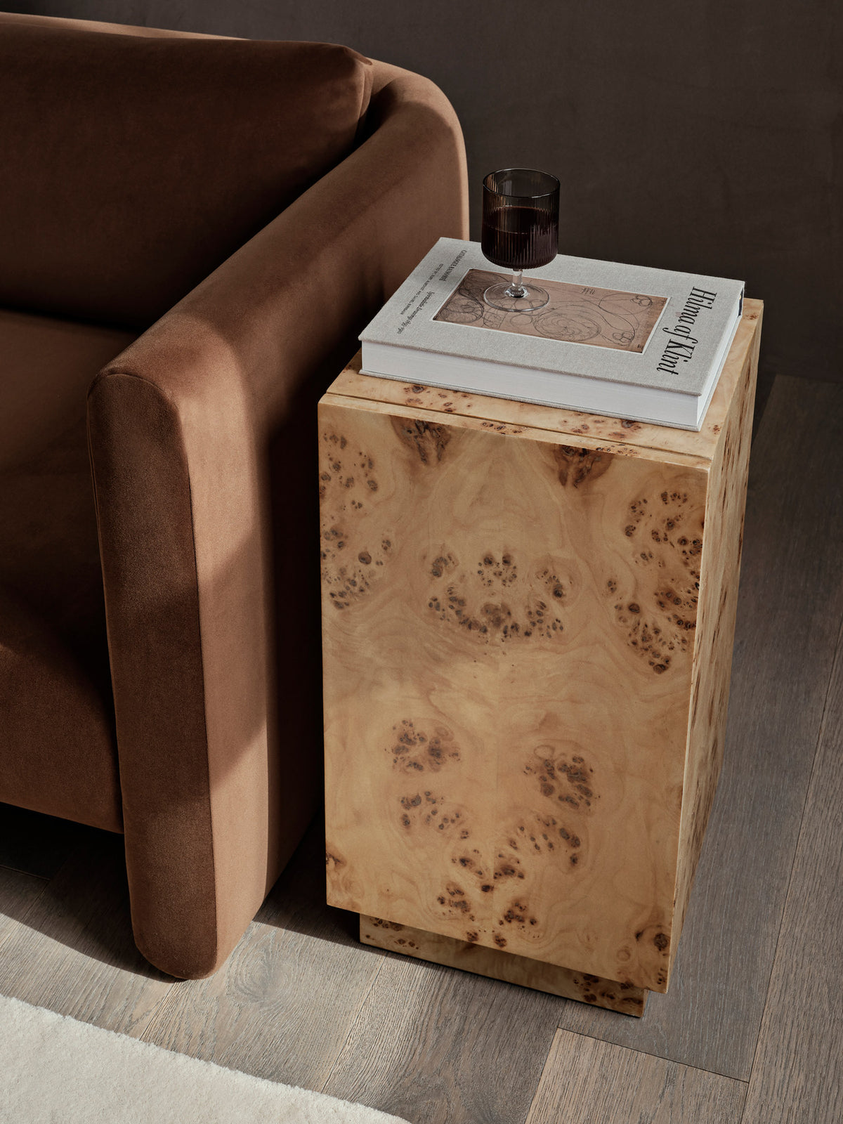 Burl Beistelltisch in Natural präsentiert im Onlineshop von KAQTU Design AG. Beistelltisch ist von Ferm Living
