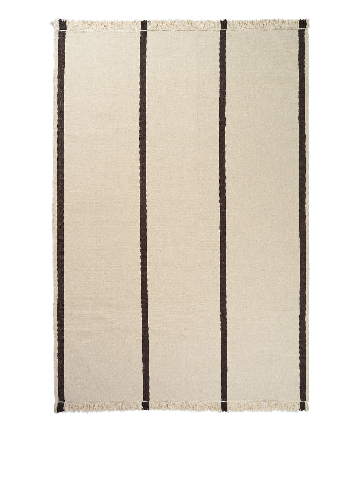 Rechteckiger Kelim Teppich aus 100% Wolle in Dark Sand und Offwhite, handgewebt mit grober, strukturierter Oberfläche, liegend fotografiert.