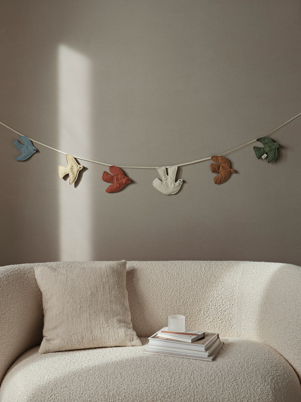 Swif Bird Garland in Multi präsentiert im Onlineshop von KAQTU Design AG. Objekte Kids ist von Ferm Living