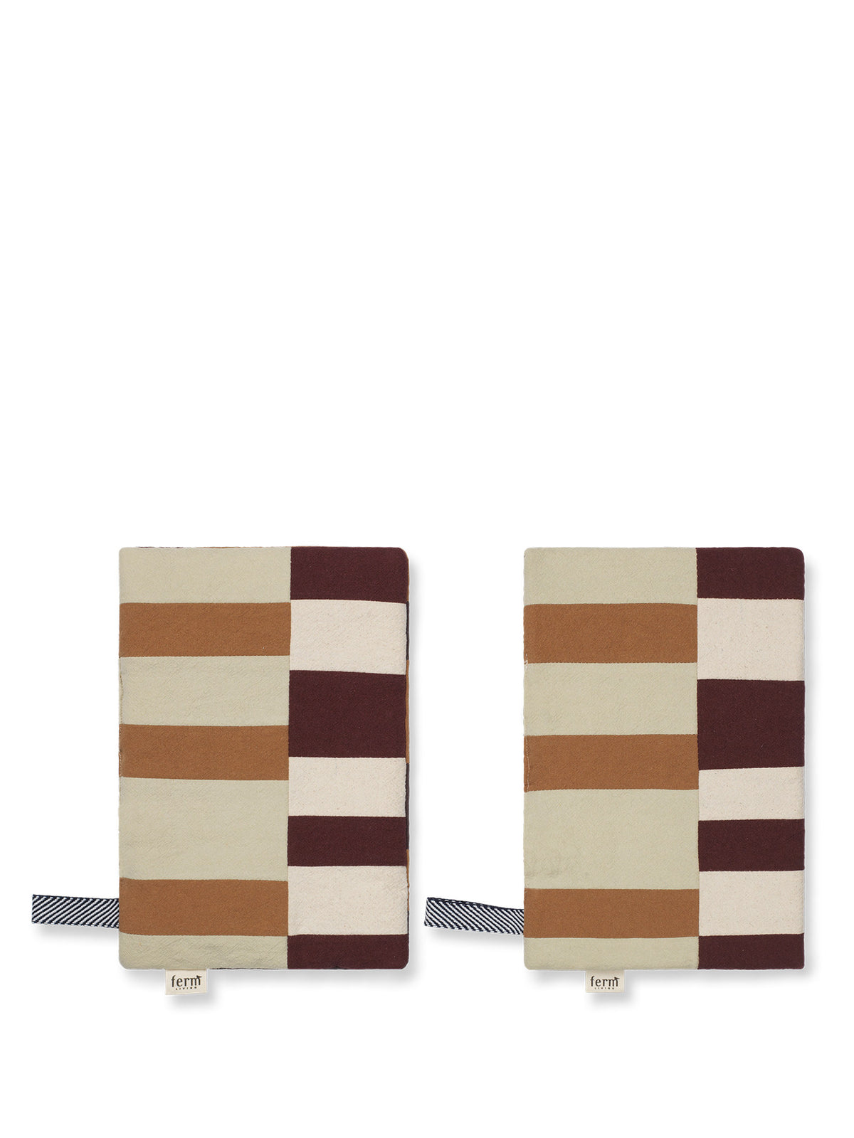 Section Pot Holder Set of 2 in Patchwork präsentiert im Onlineshop von KAQTU Design AG. Küchentuch ist von Ferm Living