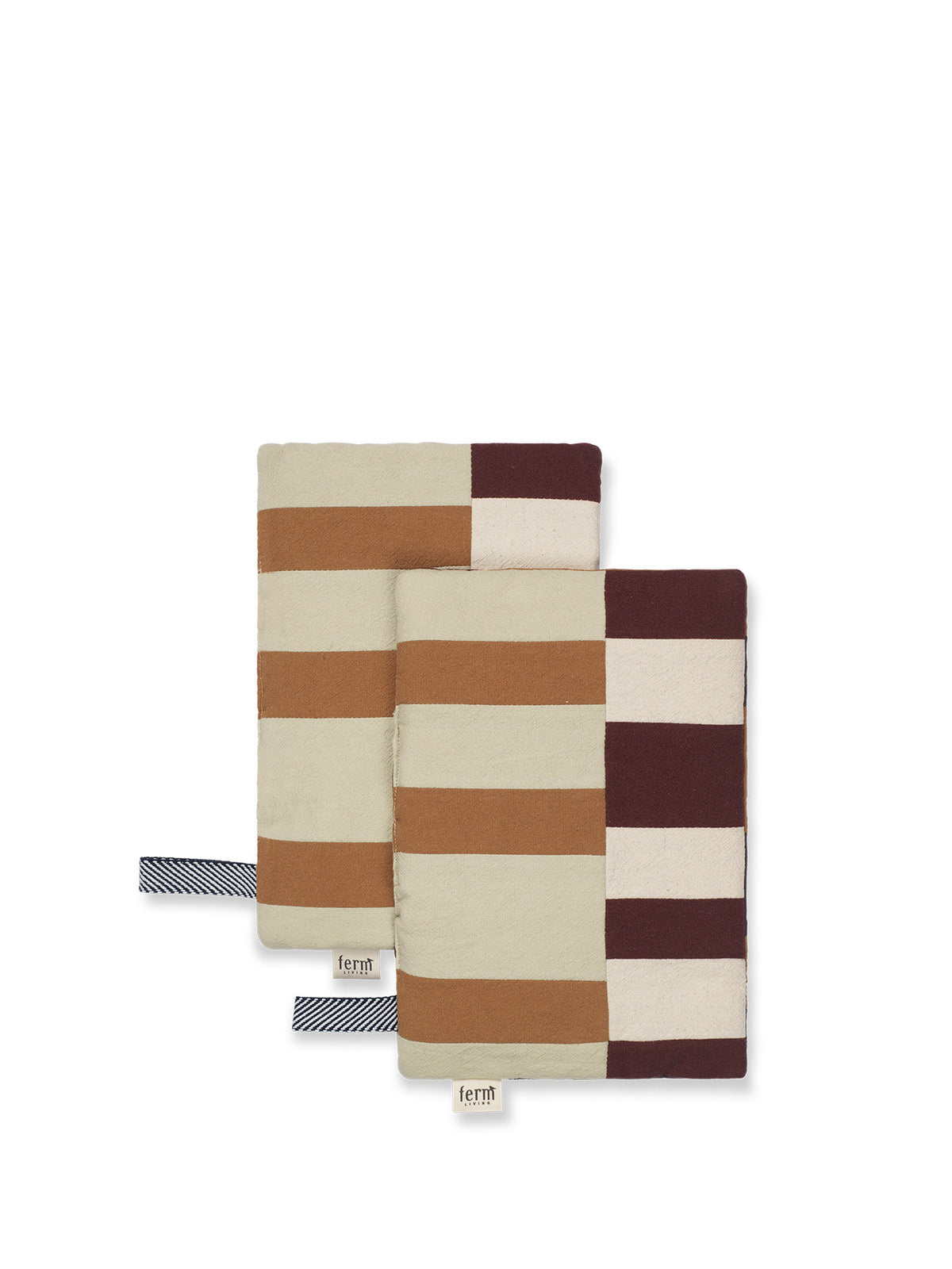 Section Pot Holder Set of 2 in Patchwork präsentiert im Onlineshop von KAQTU Design AG. Küchentuch ist von Ferm Living