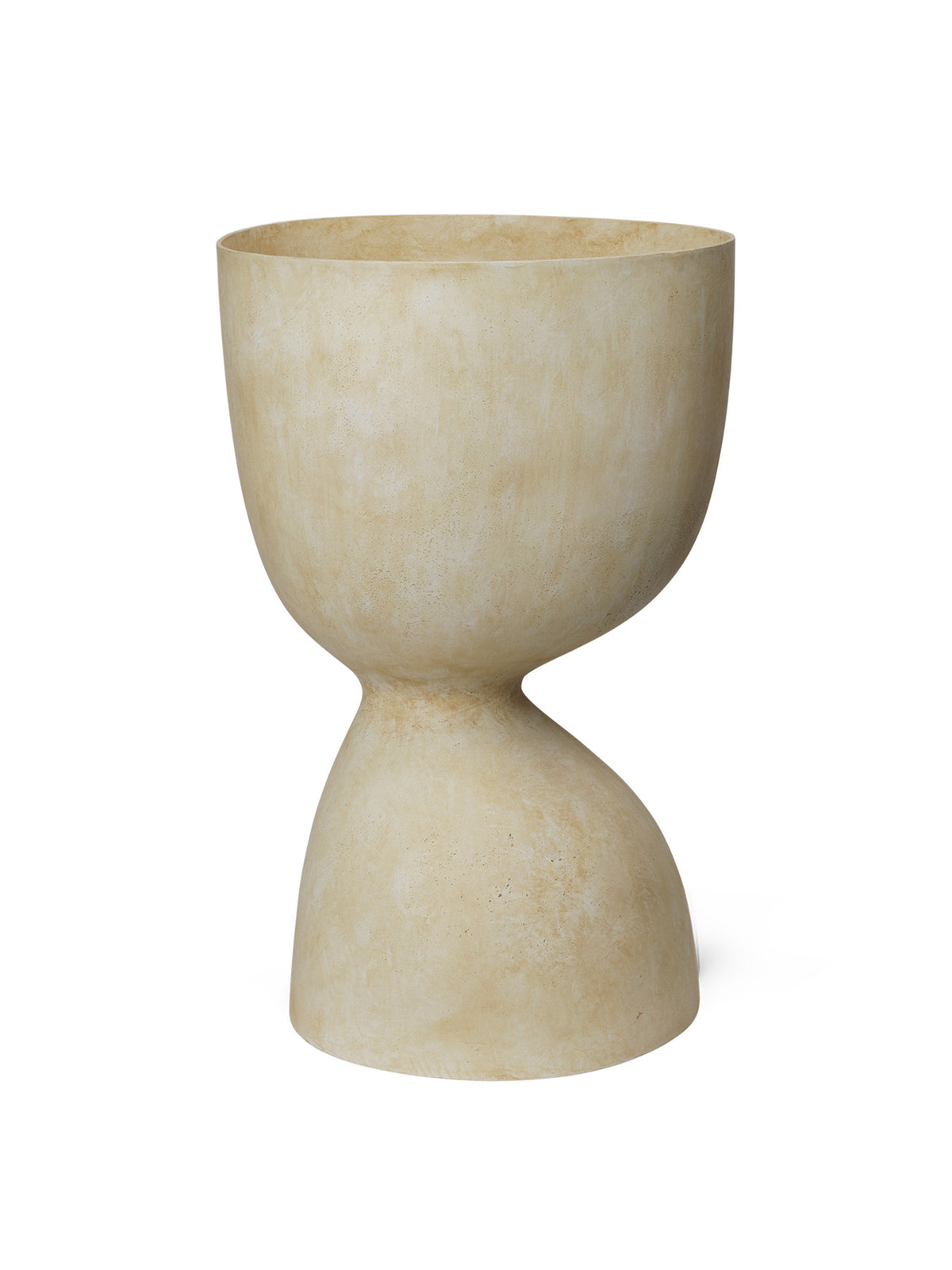 Evoke Topf von Ferm Living aus Faserstein in Warm Sand, organische Form, Grösse D: 35 cm x H: 45 cm, für drinnen und draussen geeignet.