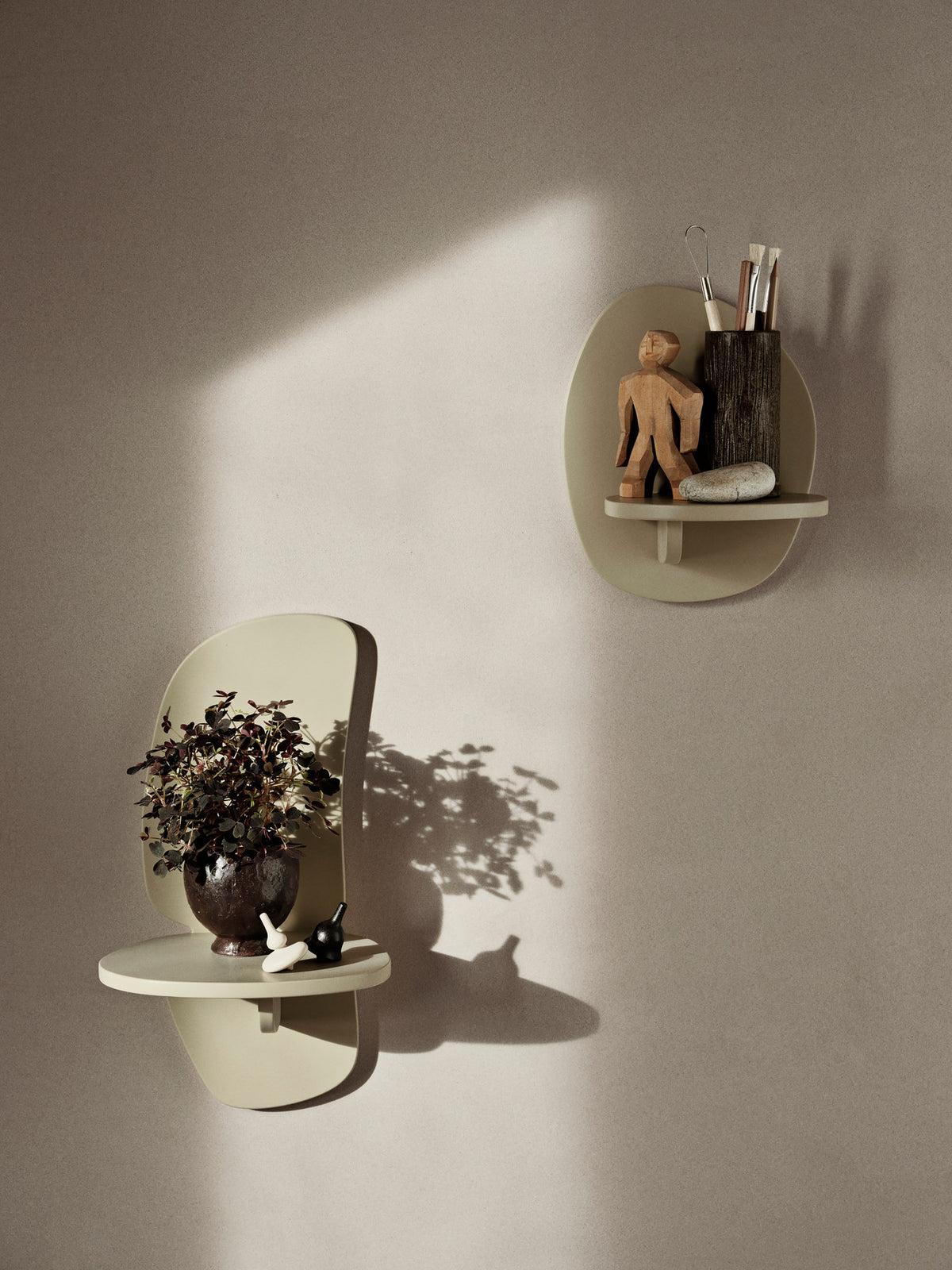 Pilu Regal H40 in Cashmere präsentiert im Onlineshop von KAQTU Design AG. Wandregal ist von Ferm Living