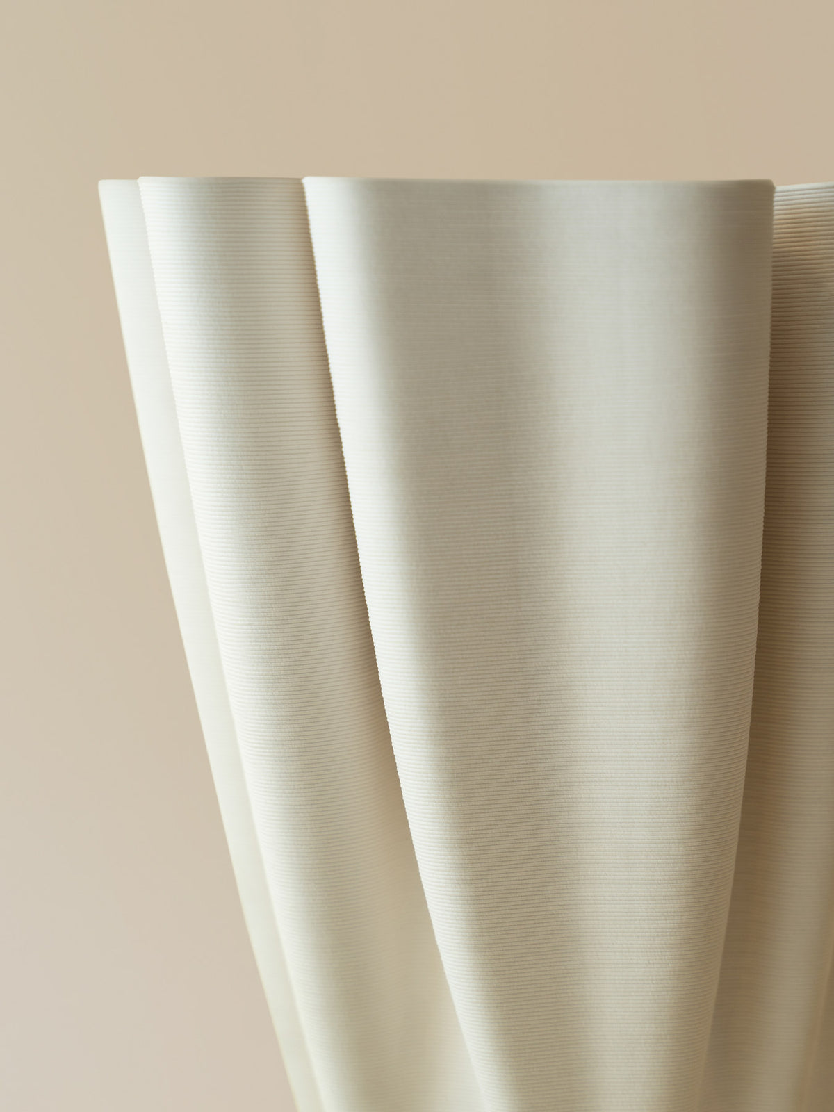 Dedali Vase in Offwhite präsentiert im Onlineshop von KAQTU Design AG. Vase ist von Ferm Living