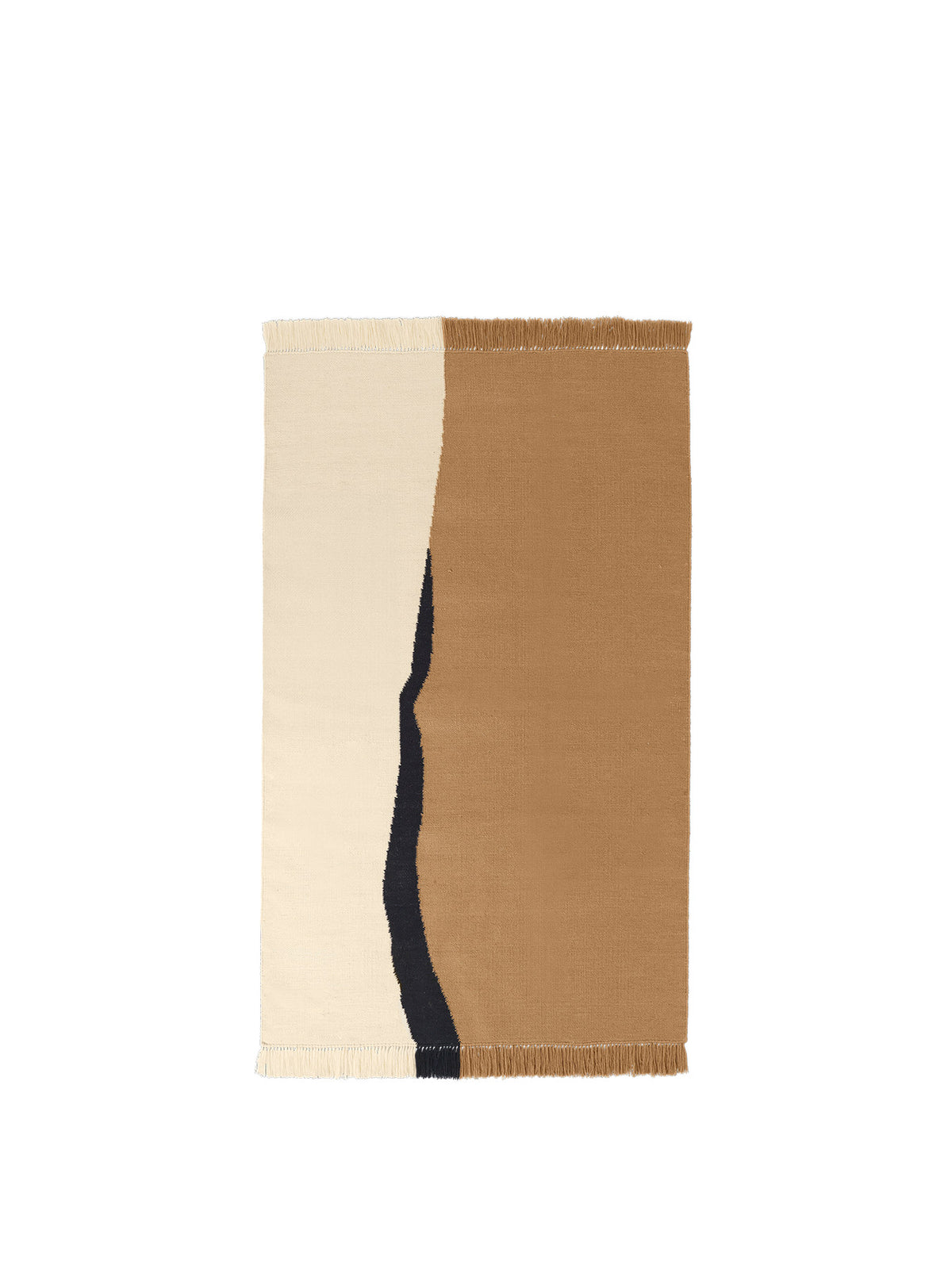 Handgewebter Kelim-Teppich Soil von Ferm Living aus Wolle und Baumwolle, dreifarbiges Streifenmuster in Dark Sand und Offwhite, mit gefransten Enden