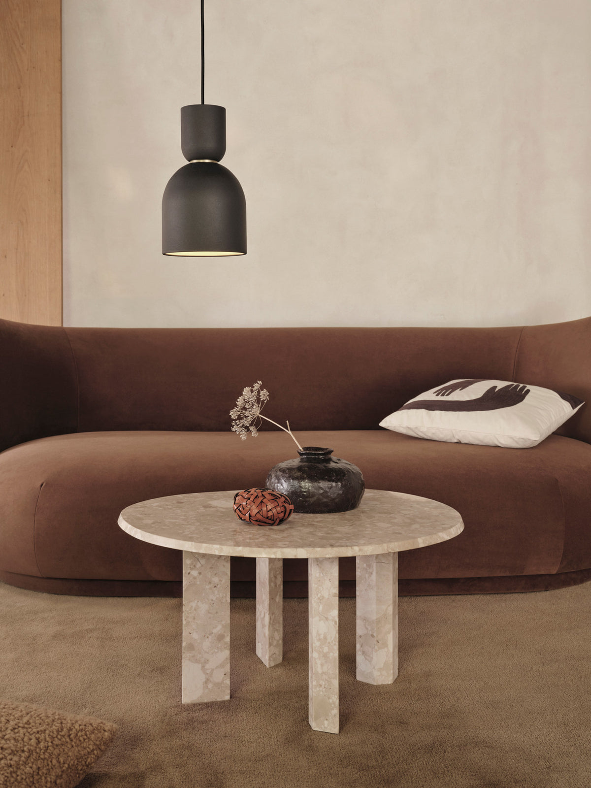 Collect Pendellampe Bell in Black präsentiert im Onlineshop von KAQTU Design AG. Pendelleuchte ist von Ferm Living