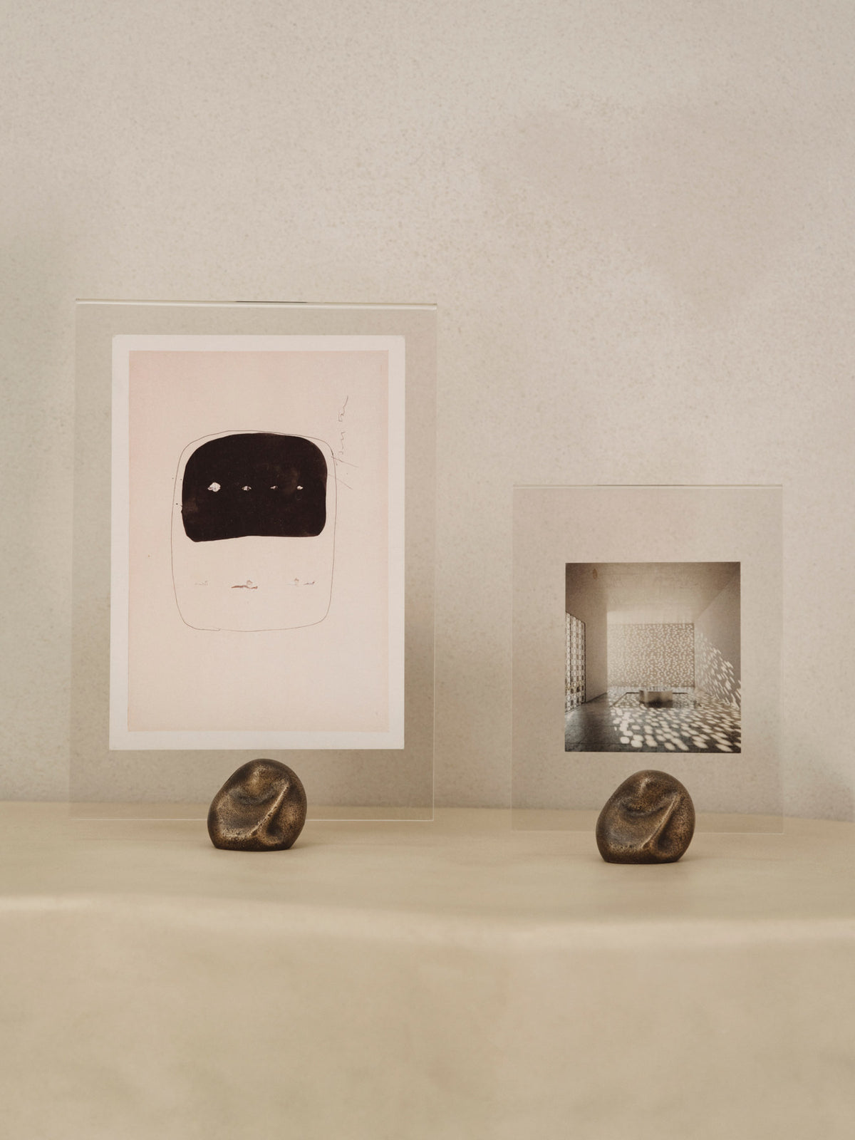 Gravel Standing Rahmen A5 in Antique präsentiert im Onlineshop von KAQTU Design AG. Bilderrahmen ist von Ferm Living