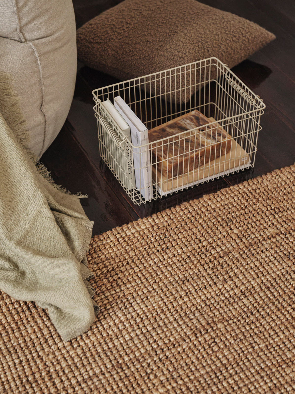 Cala stapelbare Körbe Set of 2 in Cashmere präsentiert im Onlineshop von KAQTU Design AG. Aufbewährungskörbe ist von Ferm Living