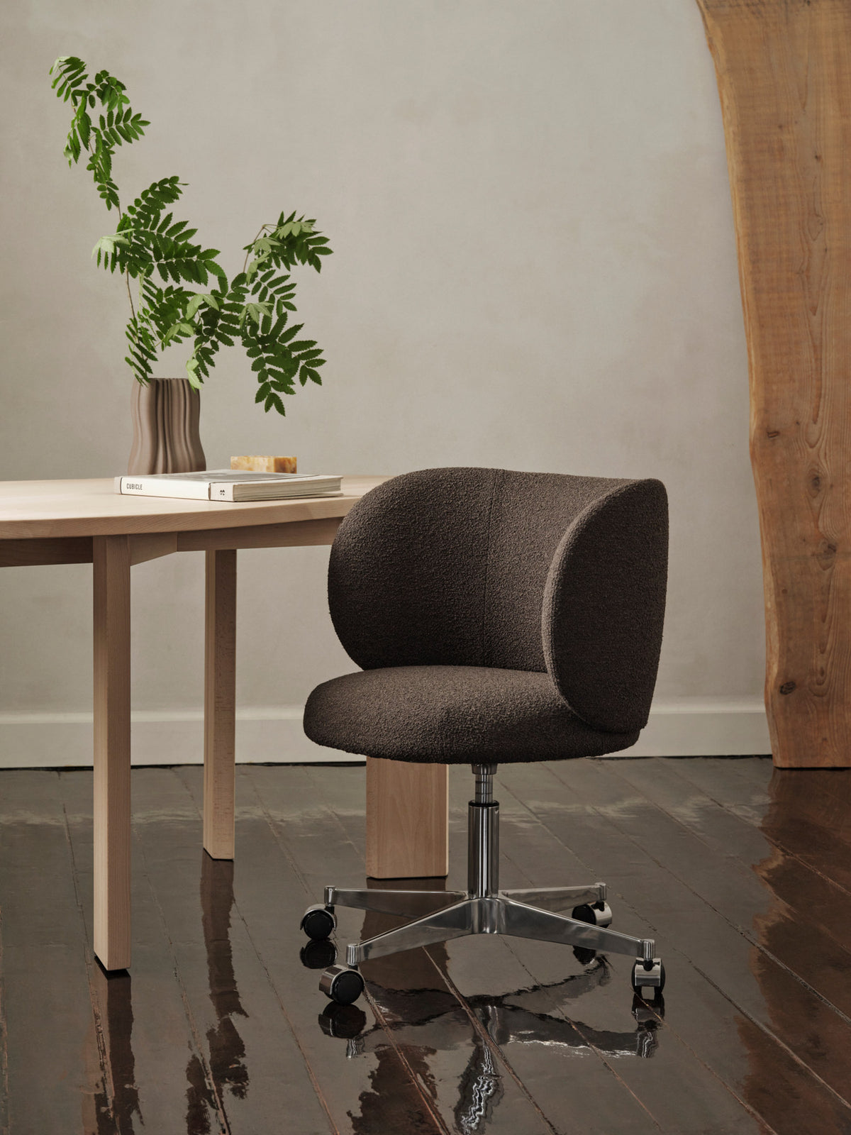 Tarn Desk in White Oiled Beech präsentiert im Onlineshop von KAQTU Design AG. Schreibtisch ist von Ferm Living