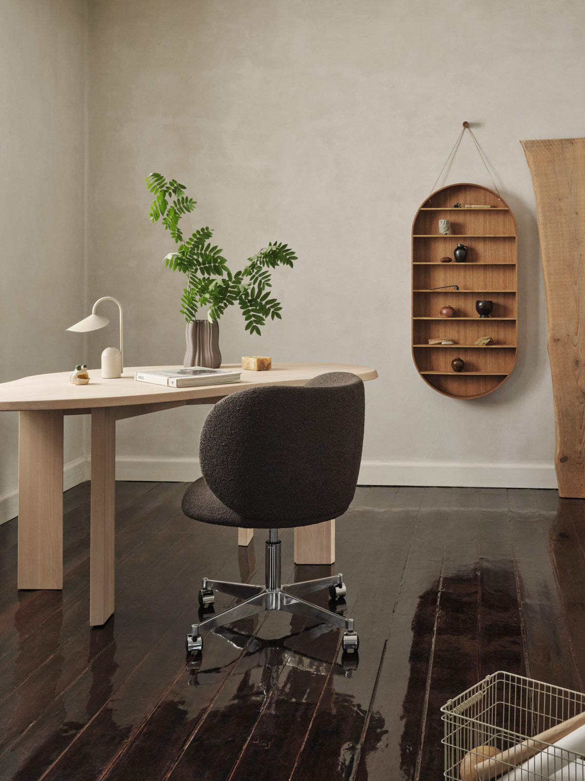 Tarn Desk in White Oiled Beech präsentiert im Onlineshop von KAQTU Design AG. Schreibtisch ist von Ferm Living