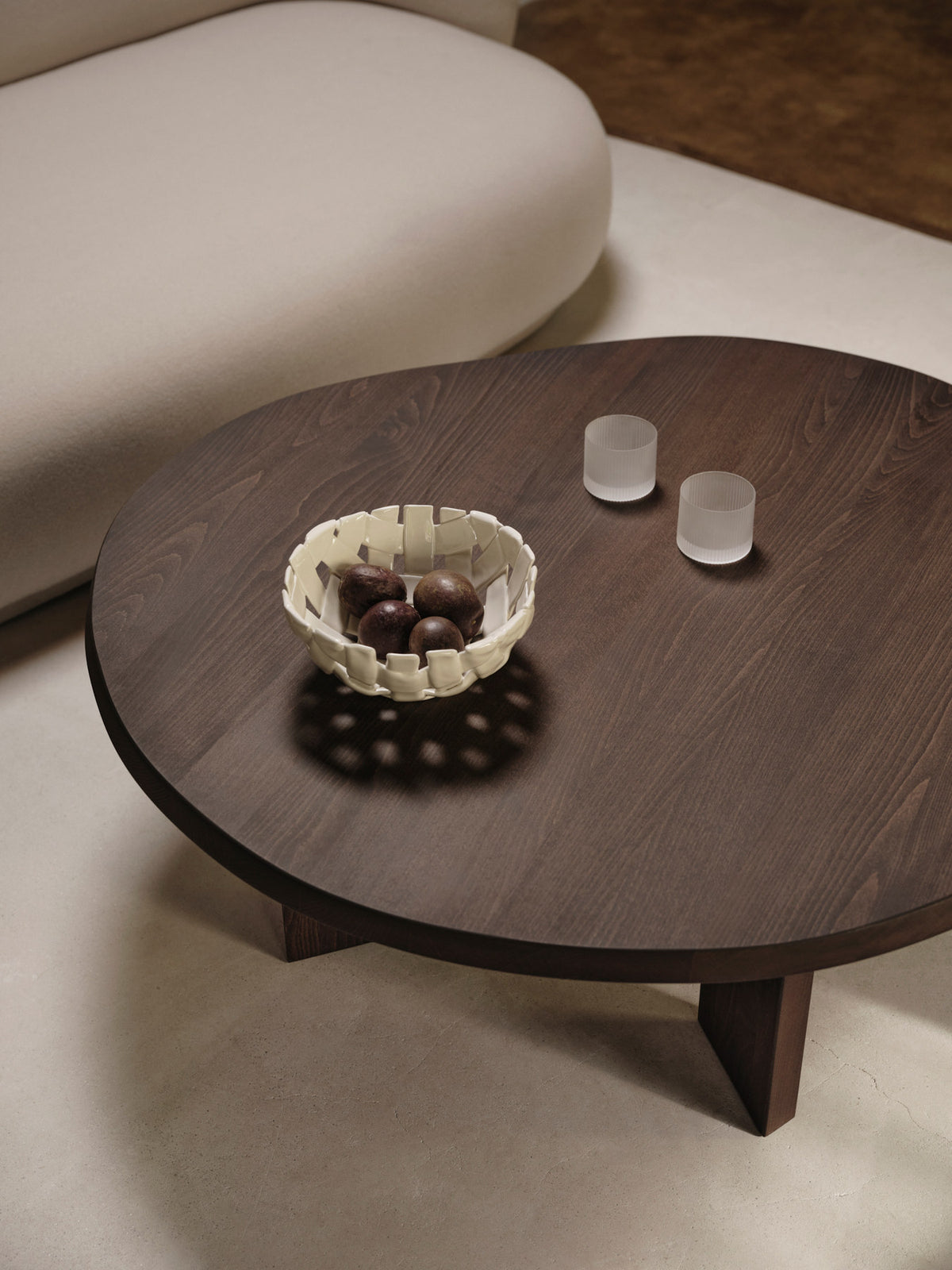 Tarn Coffee Table in Dark Stained Beech präsentiert im Onlineshop von KAQTU Design AG. Couchtisch ist von Ferm Living