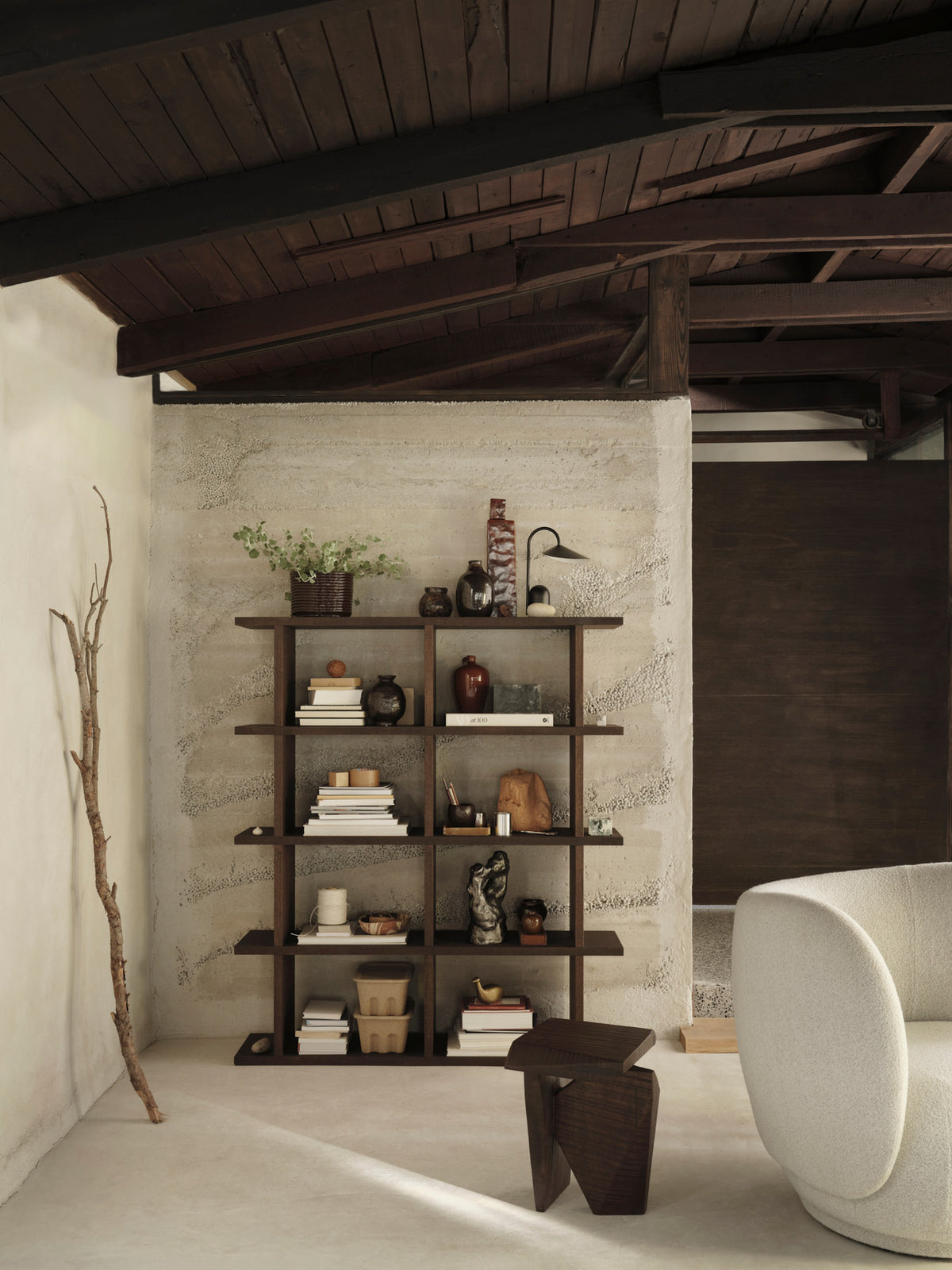 Kona Bücherregal 2x4 in Dark Stained präsentiert im Onlineshop von KAQTU Design AG. Bücherregal ist von Ferm Living