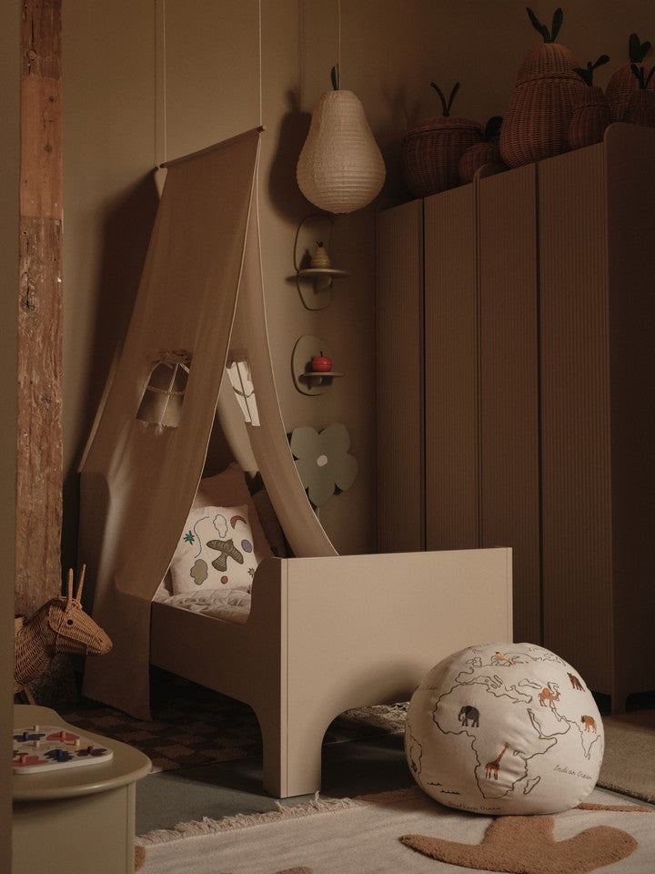Pear Lampenschirm in Natural präsentiert im Onlineshop von KAQTU Design AG. Lampenschirm ist von Ferm Living