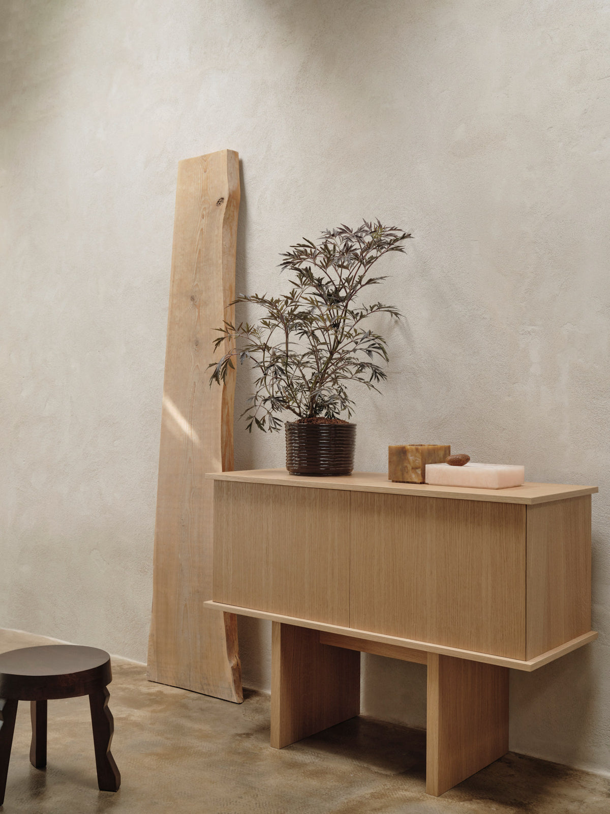 Stilt Sideboard Single in Natural Oak präsentiert im Onlineshop von KAQTU Design AG. Sideboard ist von Ferm Living