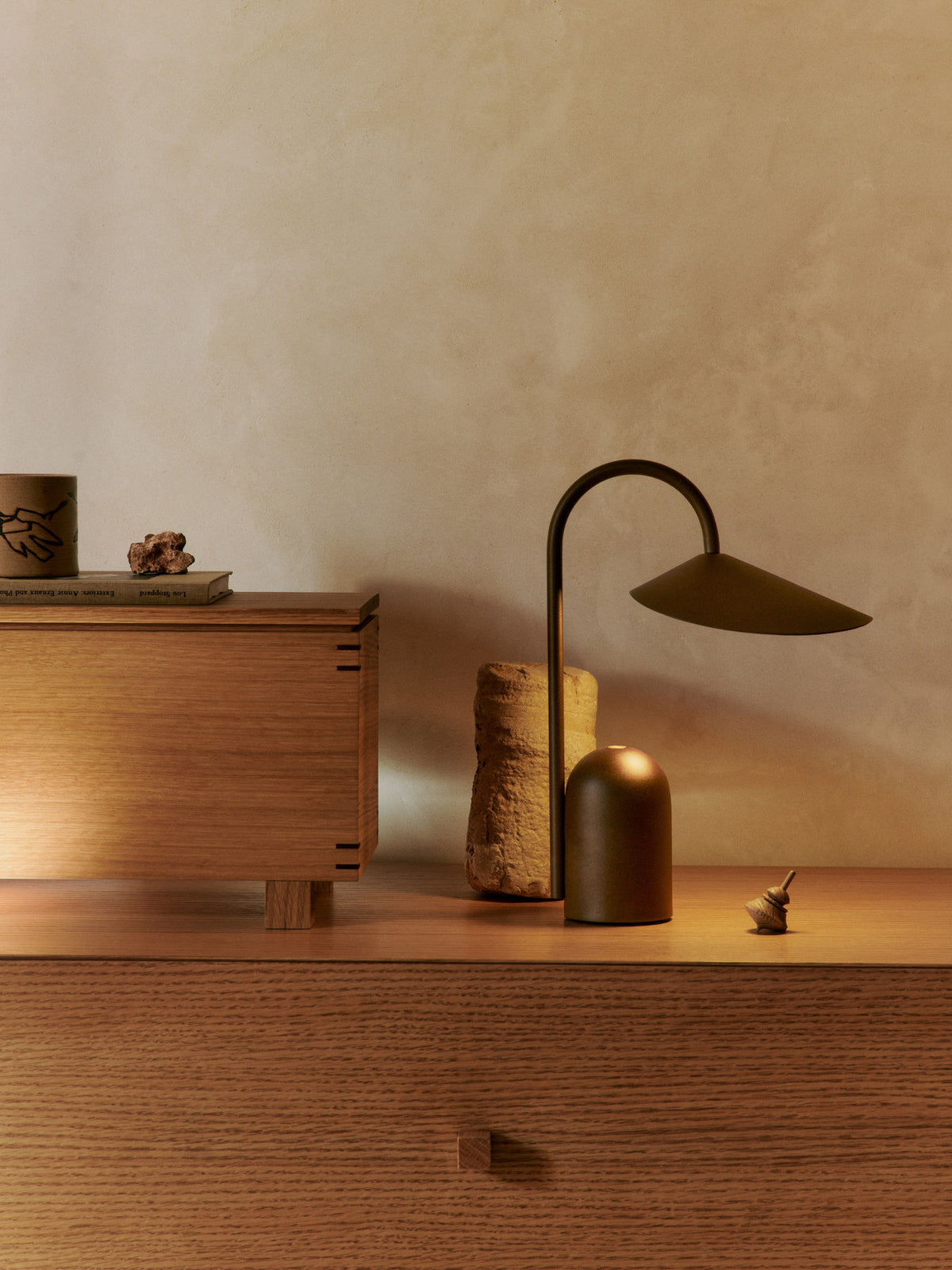 Bon Wooden Box in Oiled Oak präsentiert im Onlineshop von KAQTU Design AG. Aufbewahrungsboxen ist von Ferm Living
