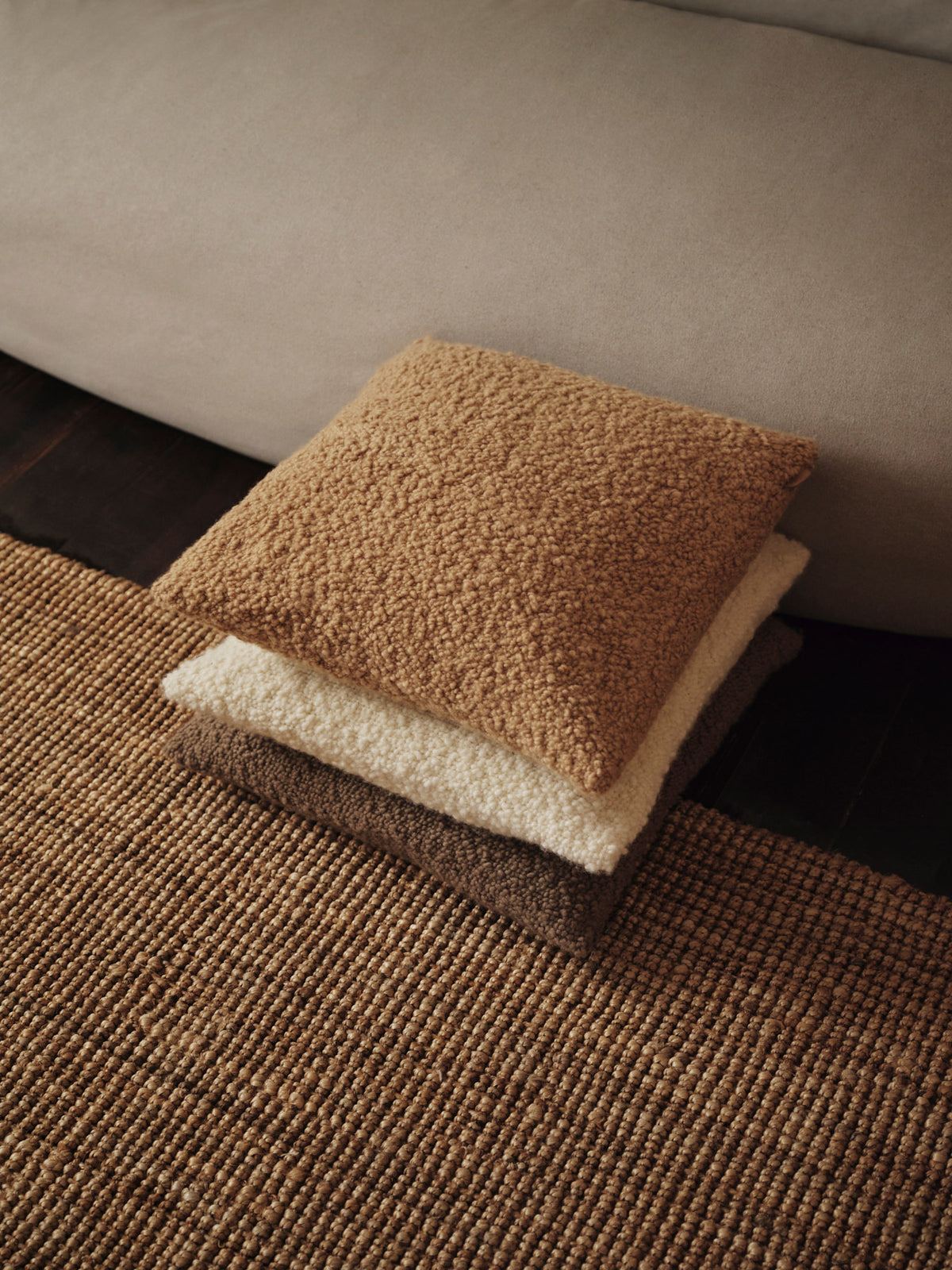 Moor Kissen Cover in Offwhite präsentiert im Onlineshop von KAQTU Design AG. Deko Kissenbezug ist von Ferm Living