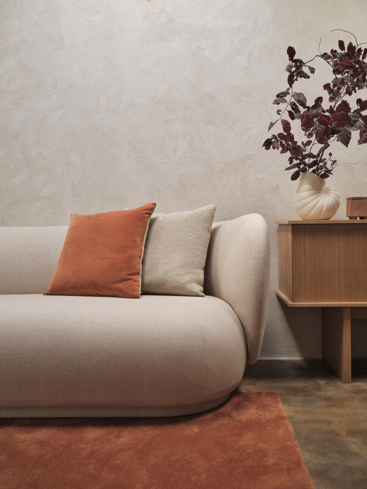 Senti Kissen Cover in Baked Clay präsentiert im Onlineshop von KAQTU Design AG. Deko Kissenbezug ist von Ferm Living