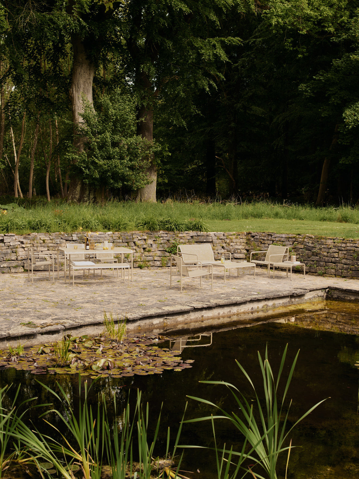 Dapple Bank in Kaschmir präsentiert im Onlineshop von KAQTU Design AG. Gartenbank ist von Ferm Living