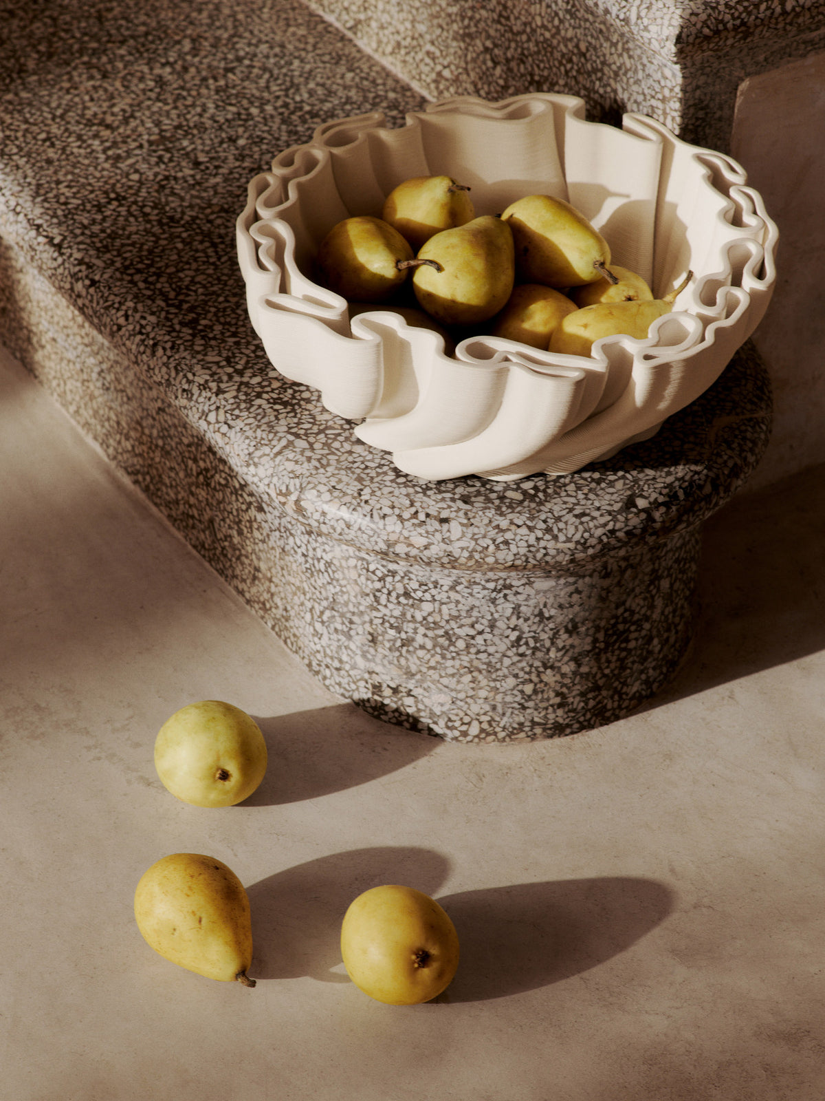 Dedali Bowl in Cremeweiss präsentiert im Onlineshop von KAQTU Design AG. Schale ist von Ferm Living