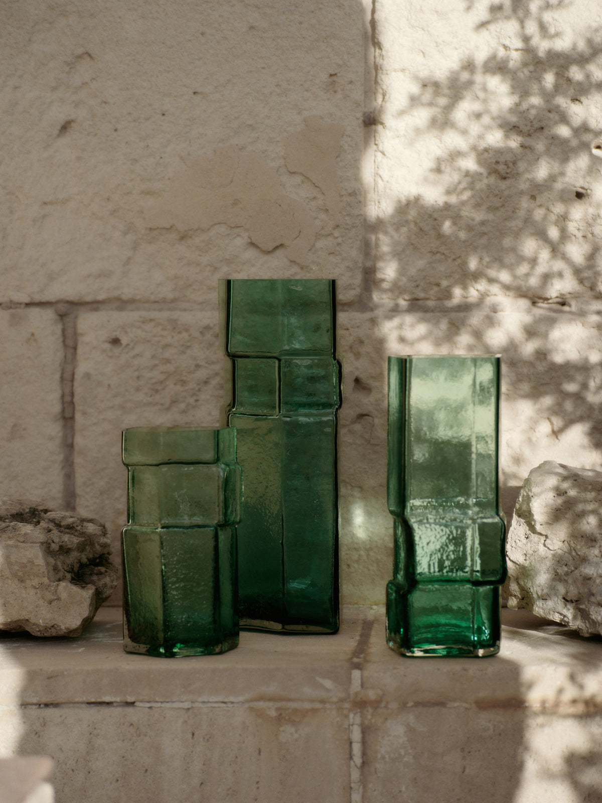 Muro Vase H30 in Recyceltes Grün präsentiert im Onlineshop von KAQTU Design AG. Vase ist von Ferm Living