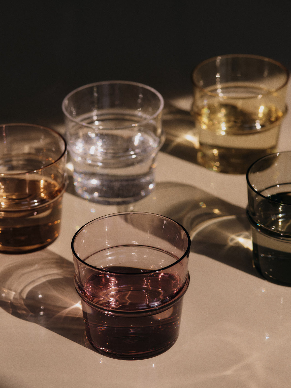 Boya Gläser Low Set aus 2 in Gelb präsentiert im Onlineshop von KAQTU Design AG. Glas ist von Ferm Living