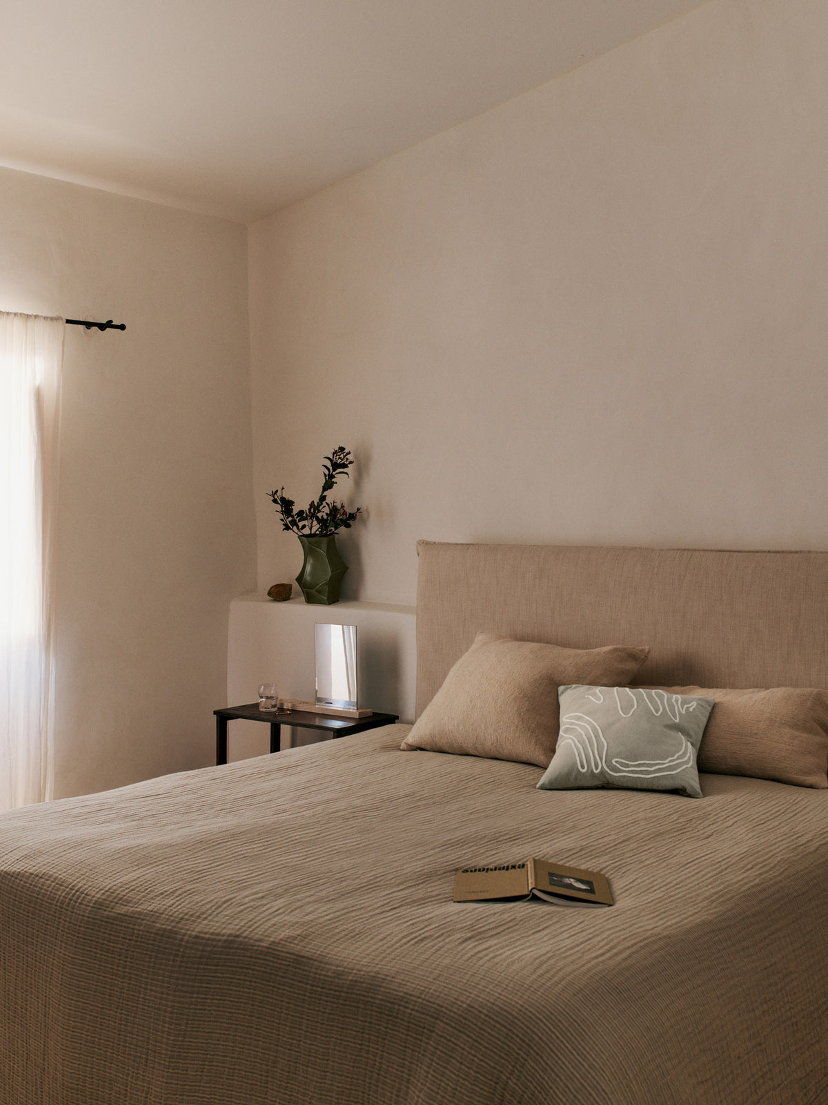 Fino Bettüberwurf in Teegelb/Sand präsentiert im Onlineshop von KAQTU Design AG. Wolldecke ist von Ferm Living