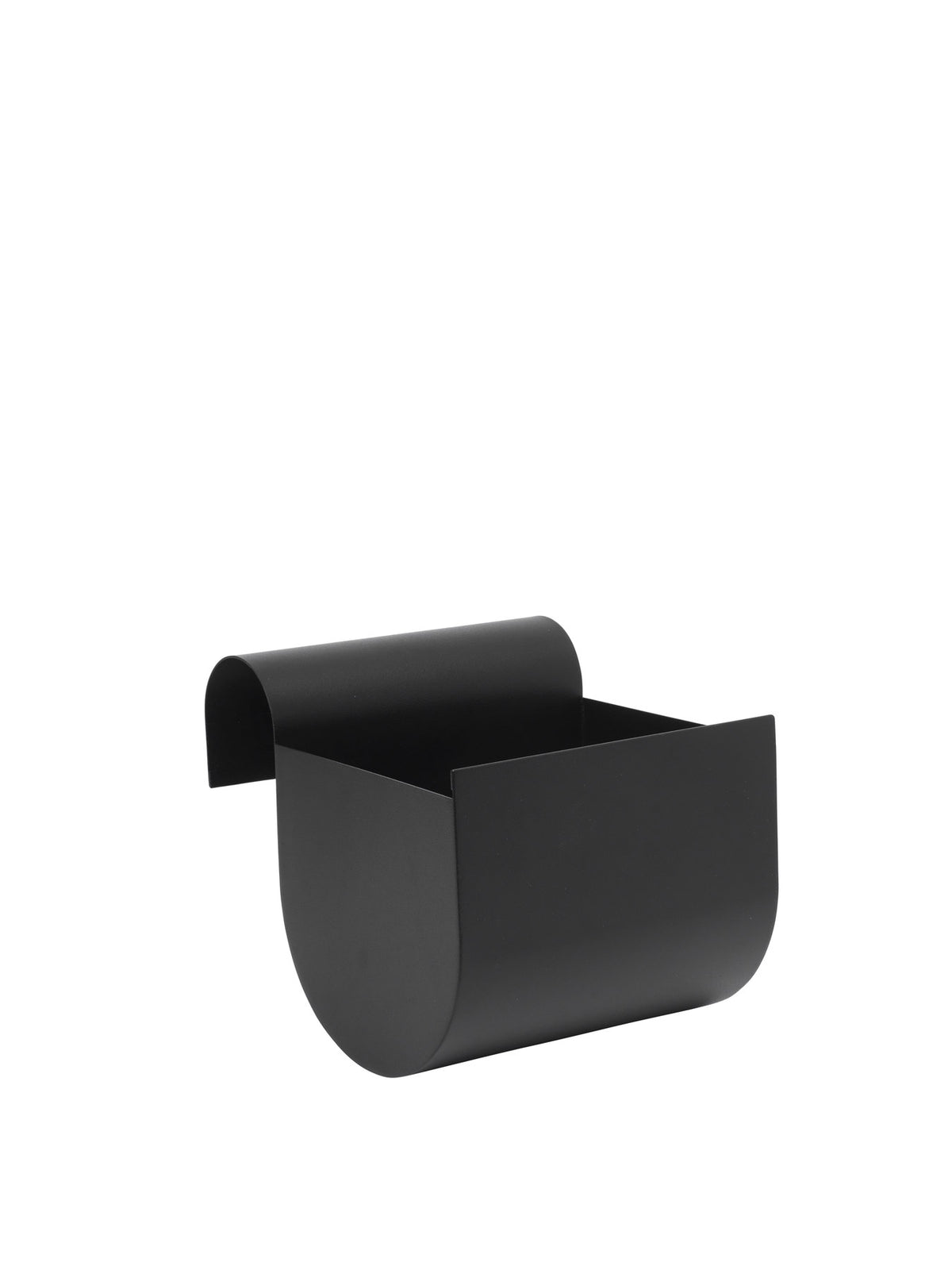 Uma Balkonbox in Schwarz präsentiert im Onlineshop von KAQTU Design AG. Balkonkiste ist von Ferm Living