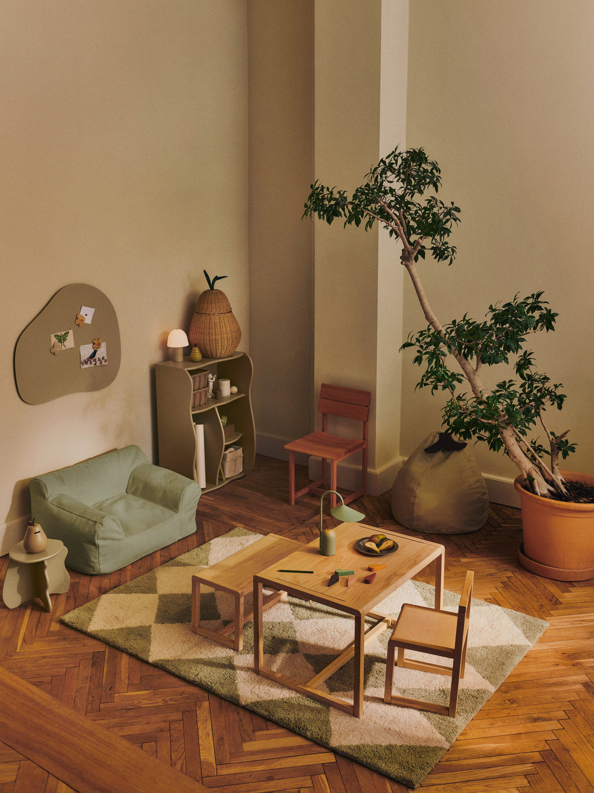 Little Architect Stuhl in Asche präsentiert im Onlineshop von KAQTU Design AG. Stuhl ist von Ferm Living