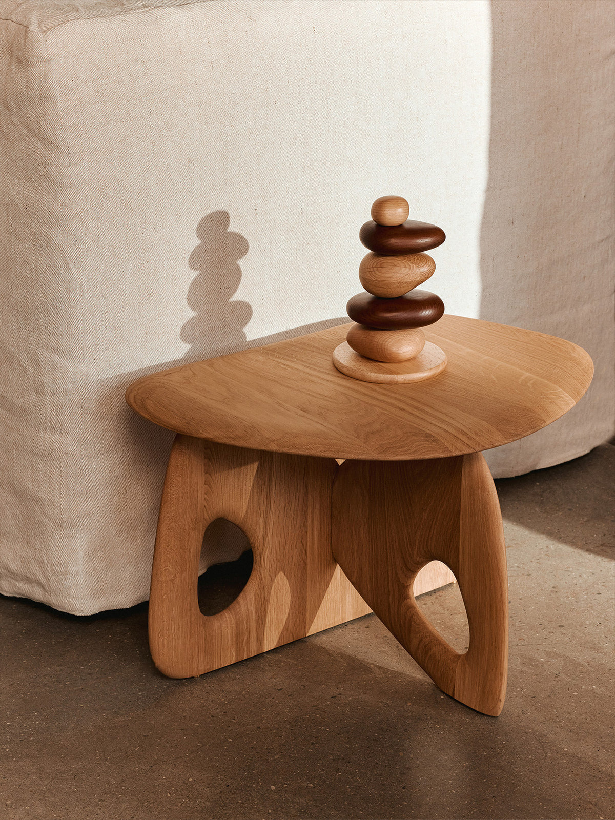 Oar Couchtisch 50 in Natürliche Eiche präsentiert im Onlineshop von KAQTU Design AG. Couchtisch ist von Ferm Living