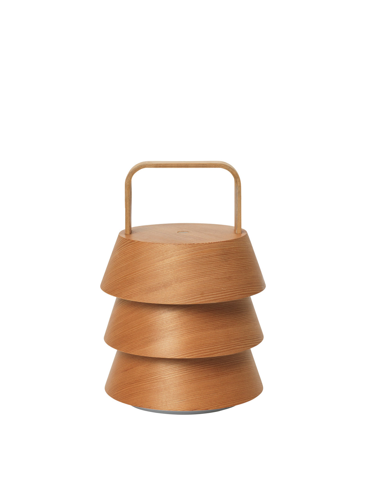 Luver Tragbare Lampe von Ferm Living: Tischleuchte mit drei spitz zulaufenden Schirmen aus Douglasienholz, Eisenbasis und gebogenem Holzgriff in Natürlich.