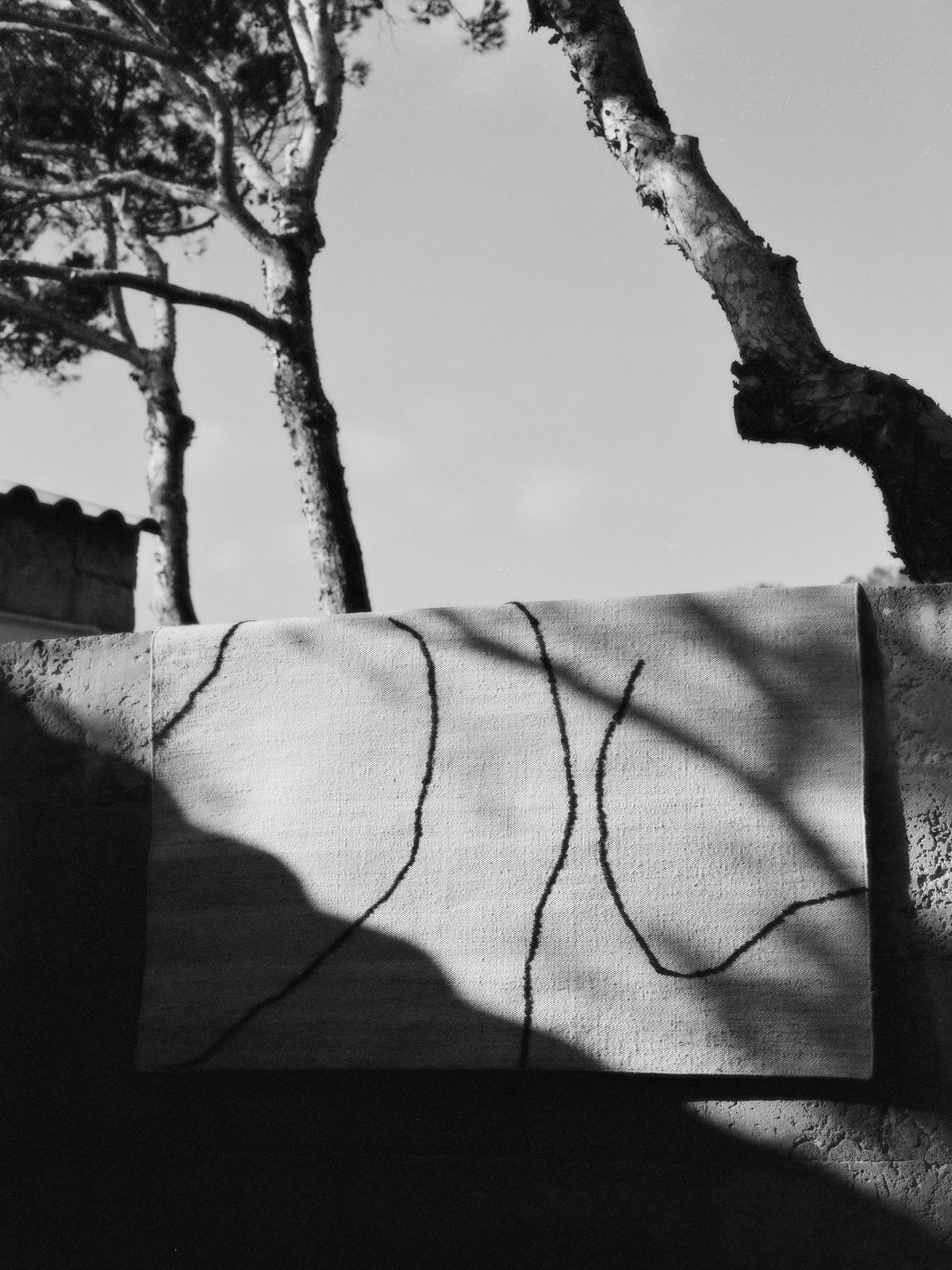 Gesso Jute Teppich 200 x 300 in Off-White/Dunkel Feige präsentiert im Onlineshop von KAQTU Design AG. Teppich ist von Ferm Living