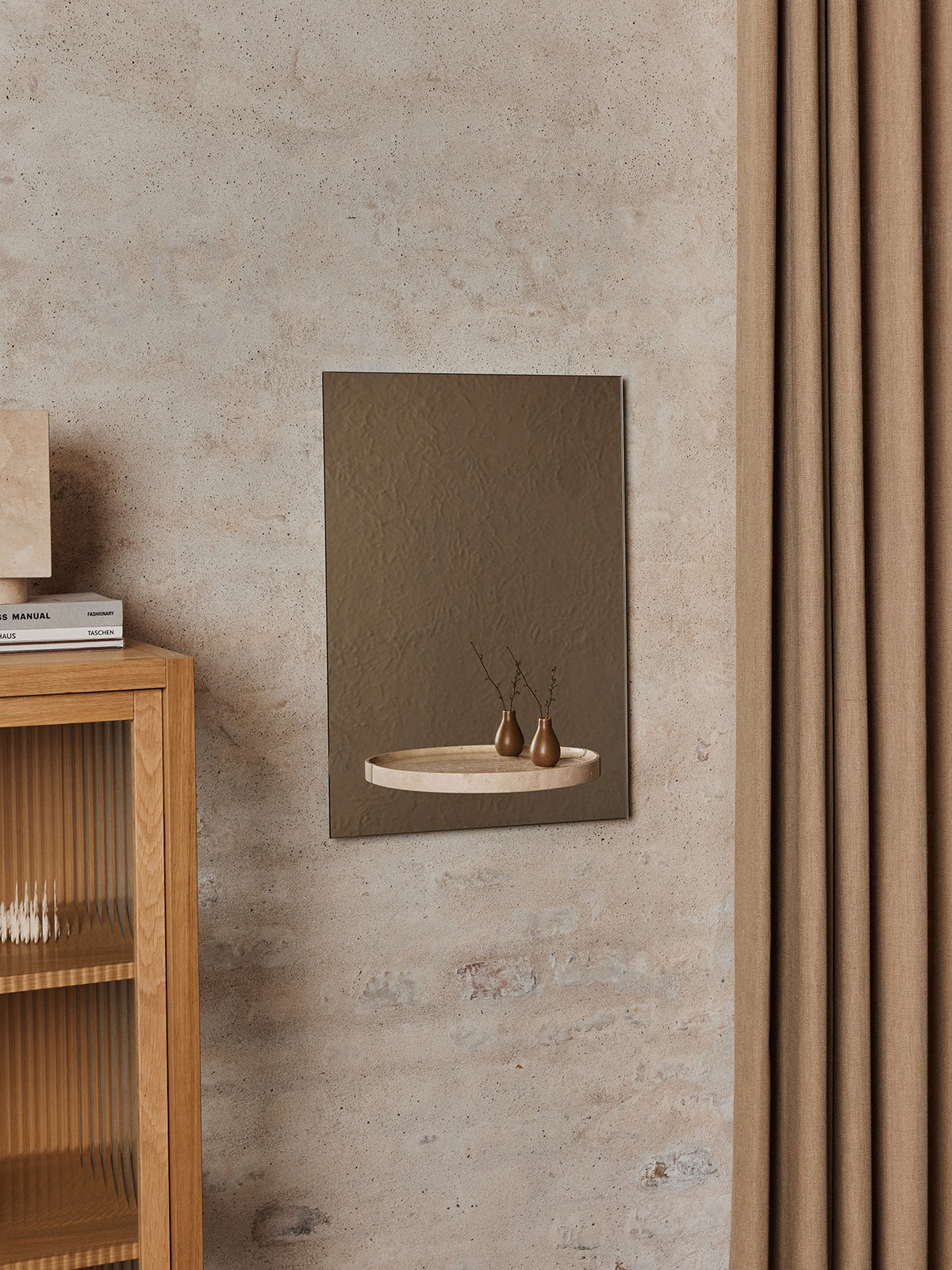 Symmetry Spiegel in Travertin präsentiert im Onlineshop von KAQTU Design AG. Wandspiegel ist von Ferm Living