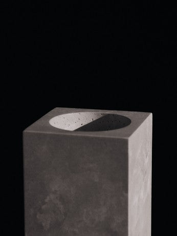Hew Vase in Travertin präsentiert im Onlineshop von KAQTU Design AG. Vase ist von Ferm Living