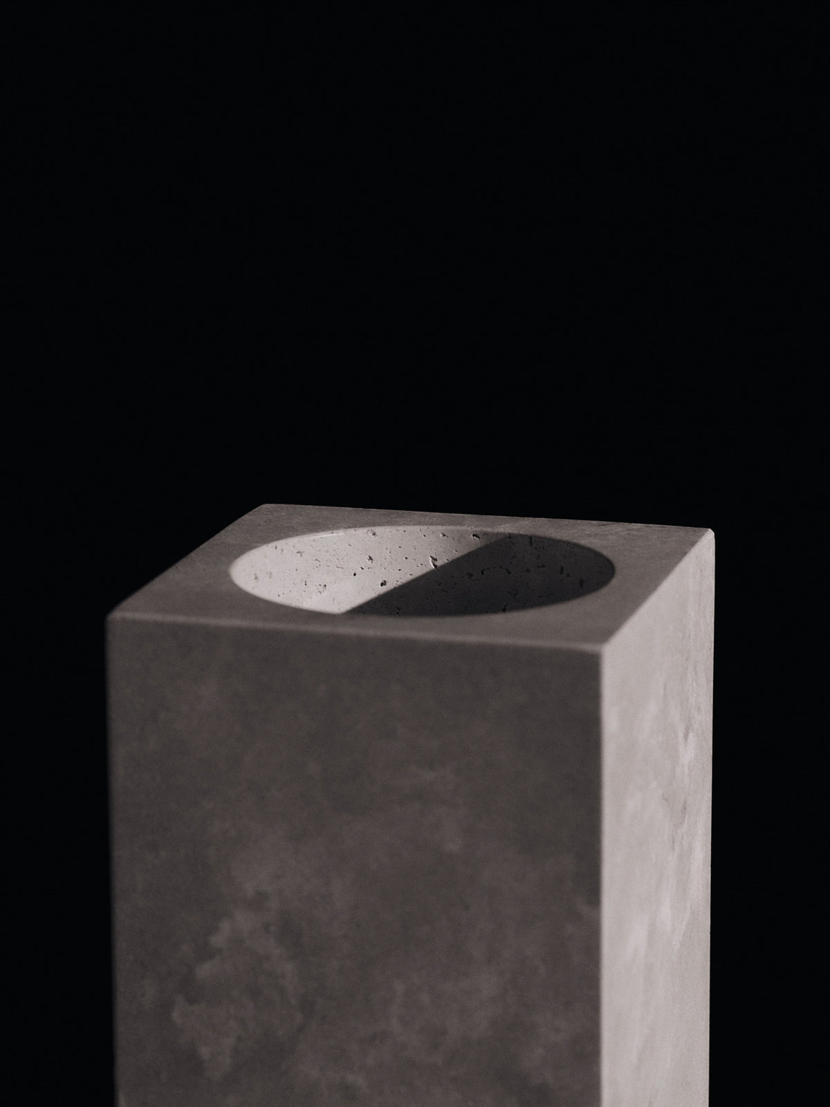 Hew Vase in Travertin präsentiert im Onlineshop von KAQTU Design AG. Vase ist von Ferm Living
