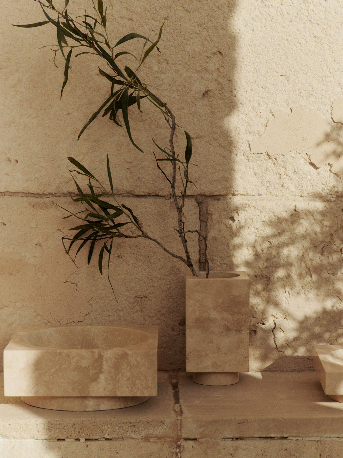 Hew Vase in Travertin präsentiert im Onlineshop von KAQTU Design AG. Vase ist von Ferm Living