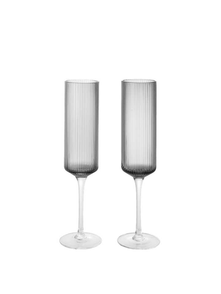 Ripple Champagnerflöten  Set aus 2  in Grau geräuchert präsentiert im Onlineshop von KAQTU Design AG. Kitchen ist von Ferm Living