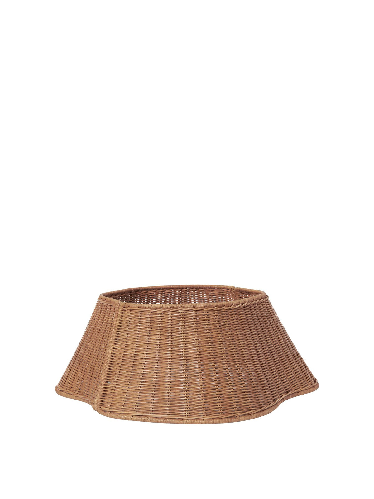 Zweiteiliger Baumrock aus handgeflochtenem Rattan mit Eisenstruktur im Inneren, natürliche Farbe, rund um den Weihnachtsbaum drapiert.