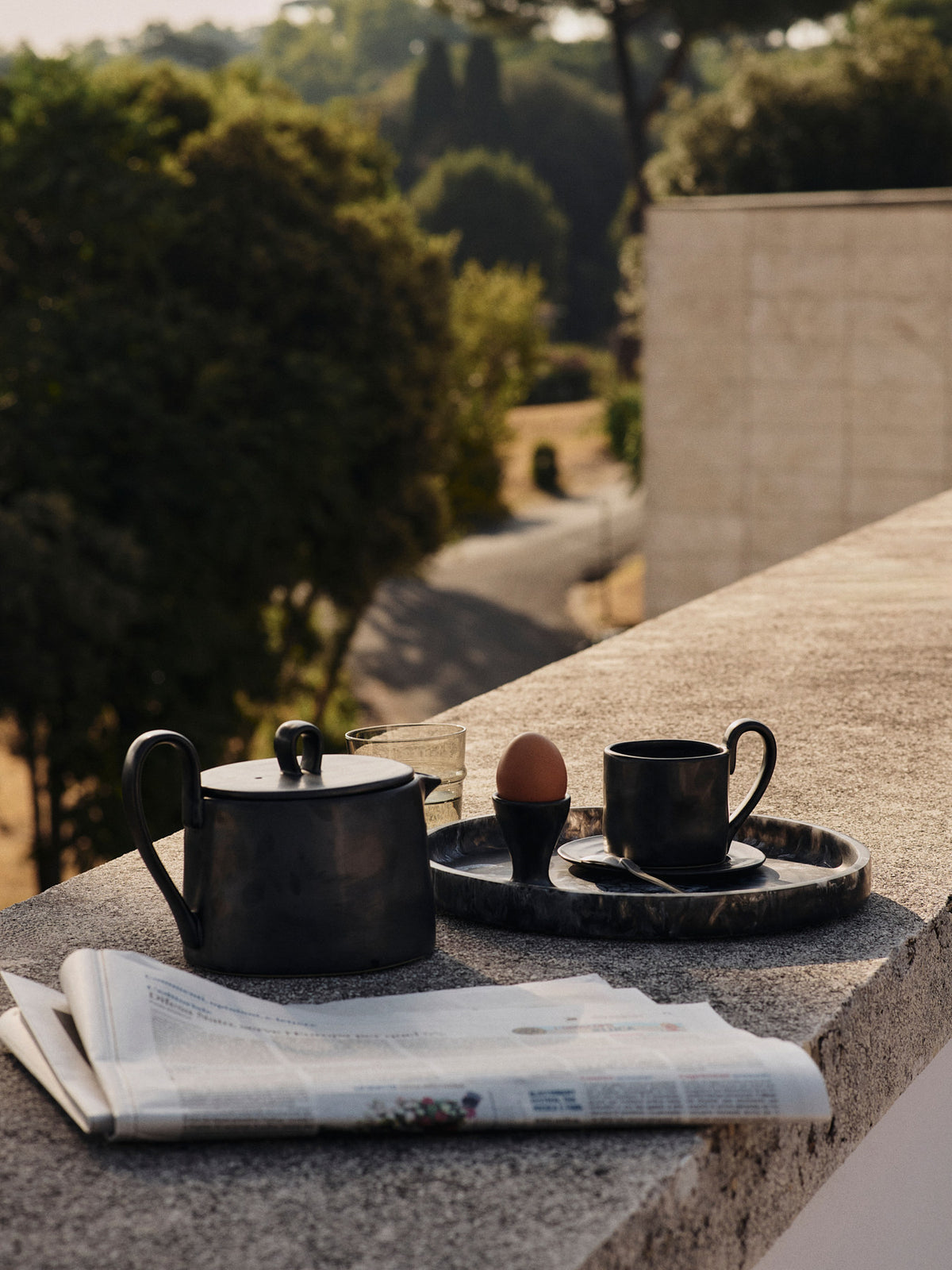 Mist Tray Ø30 in Charcoal präsentiert im Onlineshop von KAQTU Design AG. Tablett ist von Ferm Living