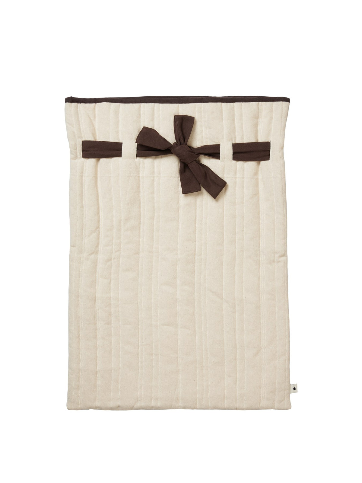 Gestepptes Geschenksäckchen in Khaki aus Bio-Baumwoll-Samt mit Kordelzug und weichem Polyester-Futter, von Ferm Living.