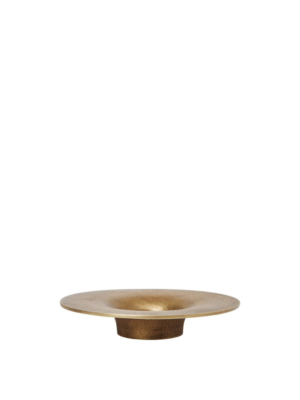 Quadratischer Kerzenhalter aus 100% recyceltem, gegossenem Aluminium mit strukturierter Oberfläche und abgerundeten Kanten, Farbe Aluminium.