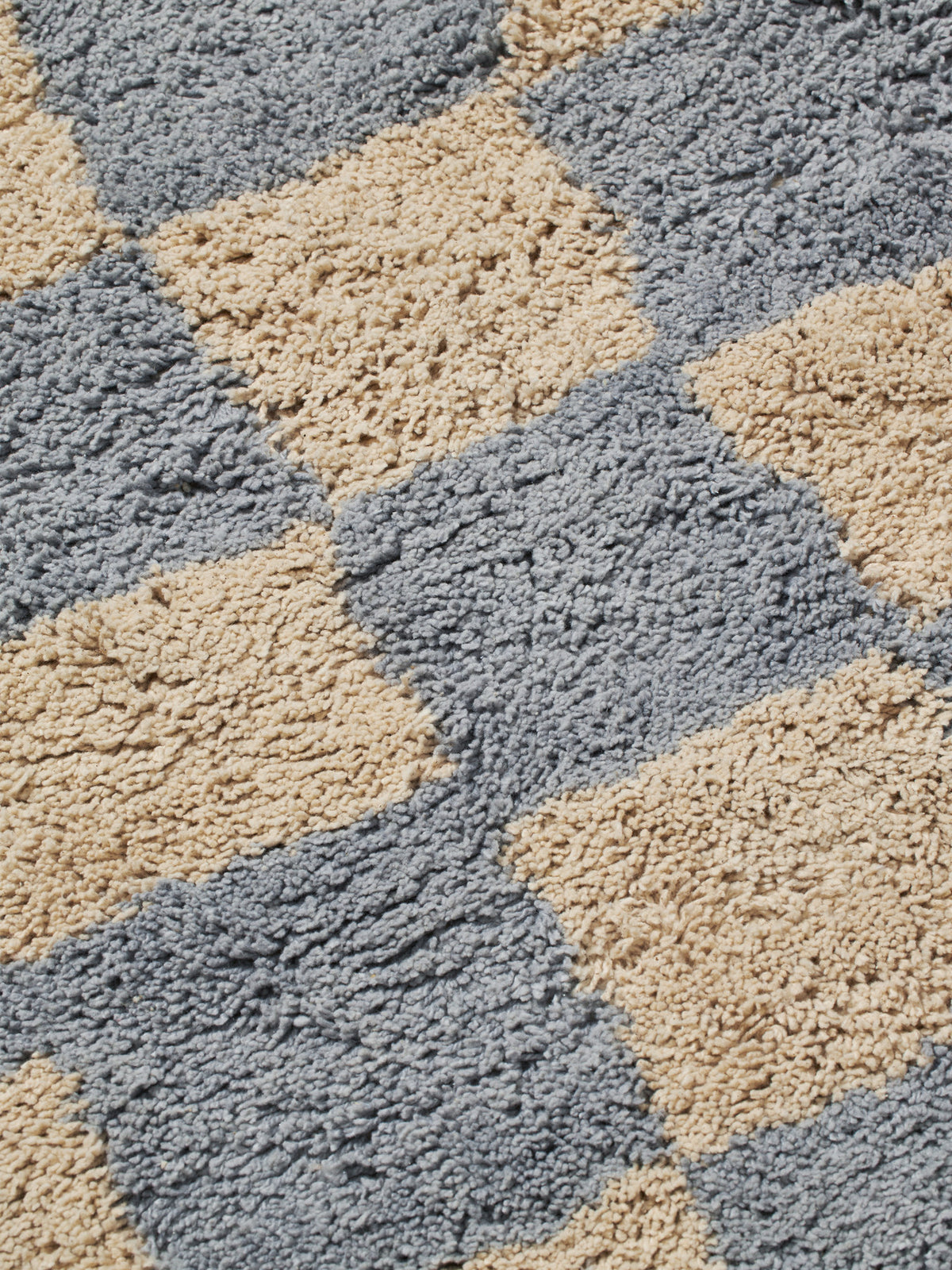 Mara Washable Rug in Mist Blue/Warm Sand präsentiert im Onlineshop von KAQTU Design AG. Teppich ist von Ferm Living