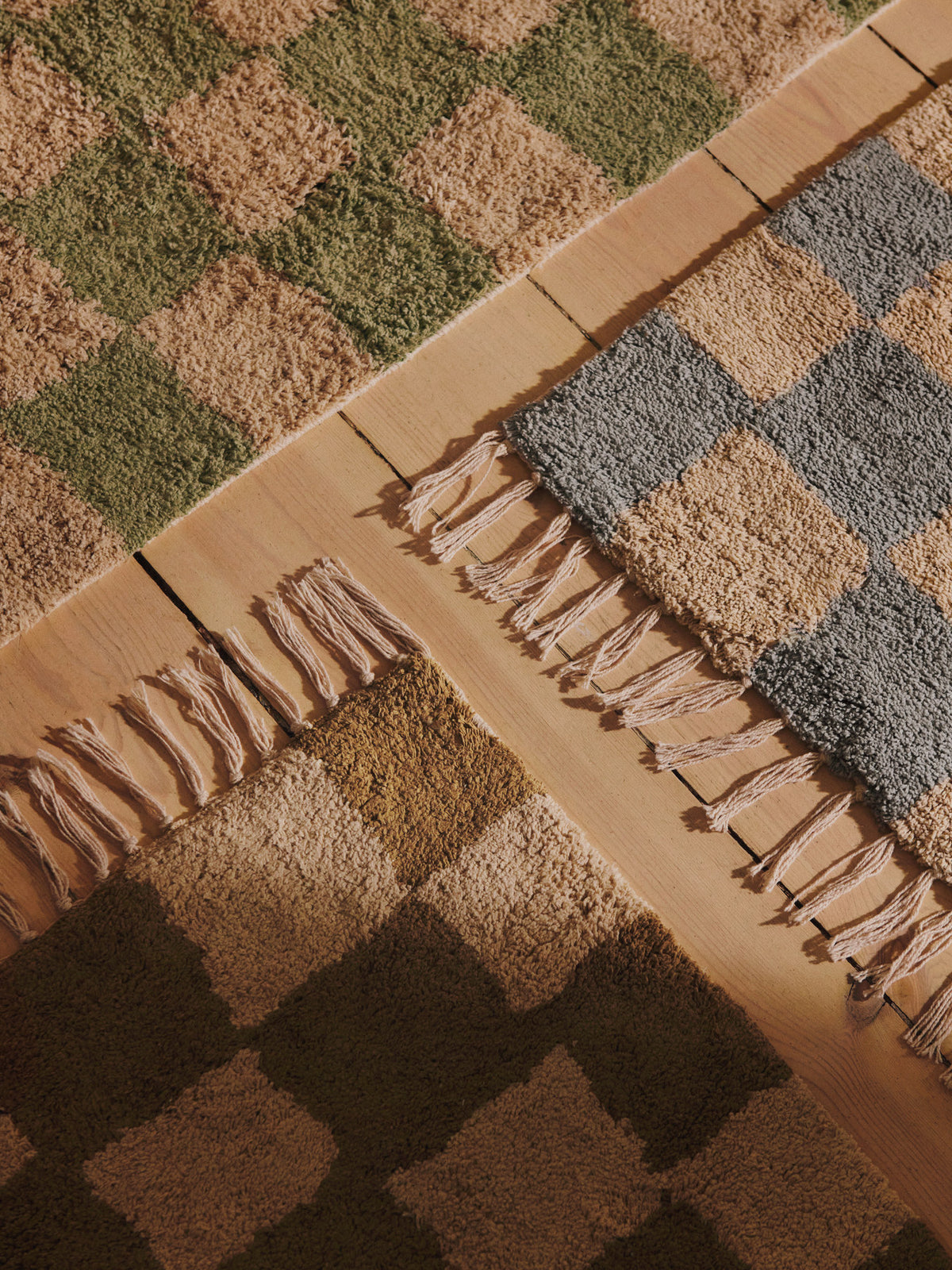 Mara Washable Rug in Mist Blue/Warm Sand präsentiert im Onlineshop von KAQTU Design AG. Teppich ist von Ferm Living
