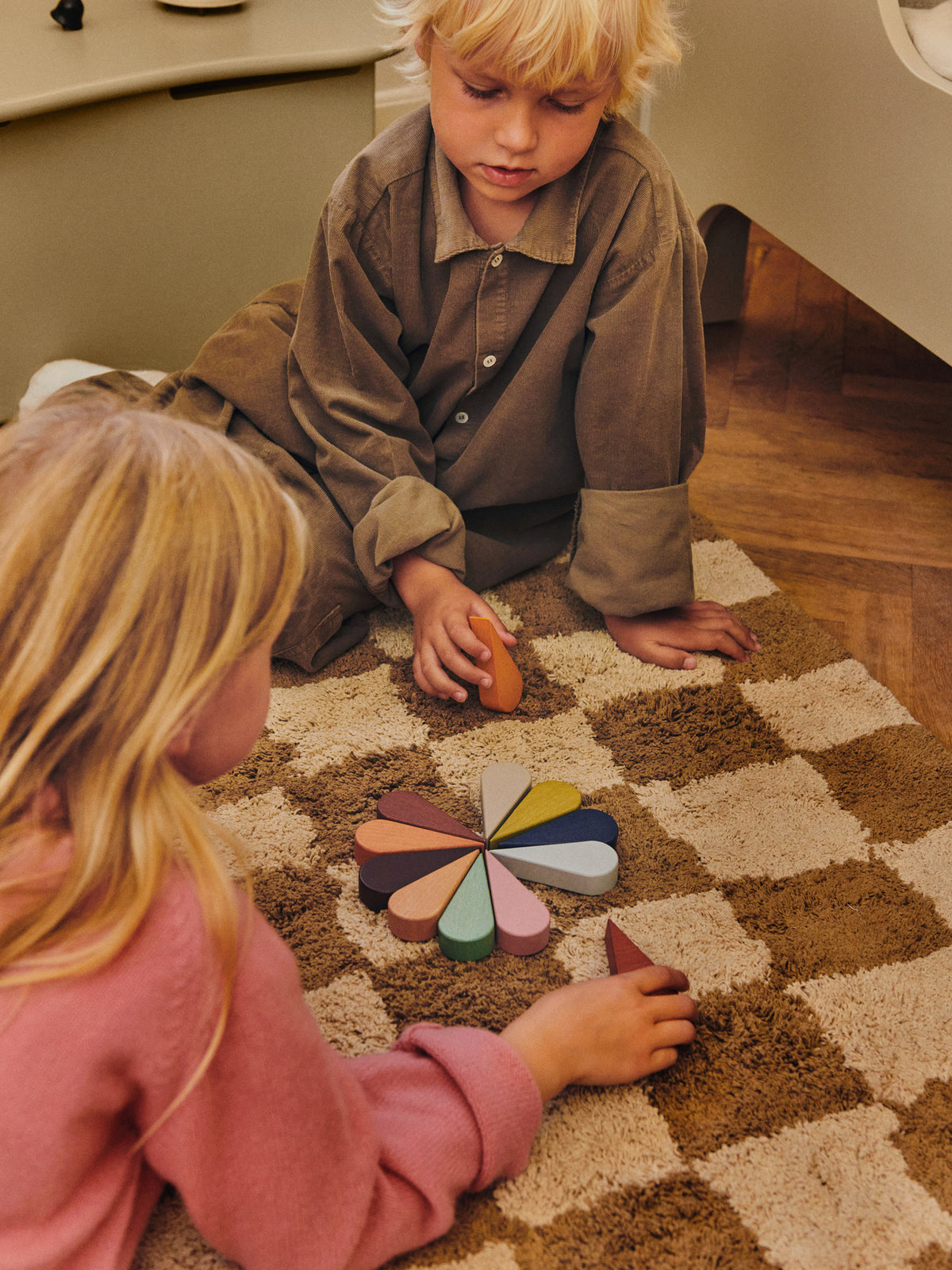 Mara Washable Rug in Tan/Warm Sand präsentiert im Onlineshop von KAQTU Design AG. Teppich ist von Ferm Living