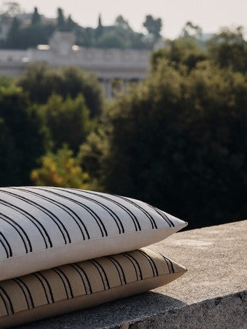 Rechteckiges Twill Kissen in Cashmere/Black von Ferm Living, stilvoll und elegant, ideal für eine moderne Wohnraumgestaltung.
