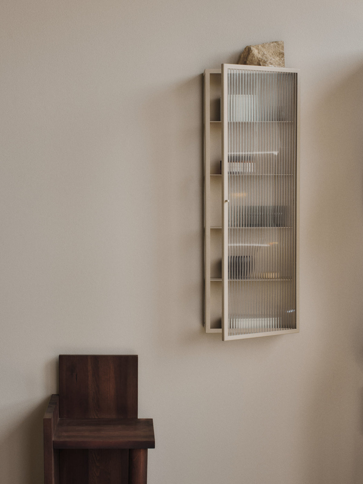 Haze Wandregal 35 x 100 in Cashmere präsentiert im Onlineshop von KAQTU Design AG. Wandregal ist von Ferm Living