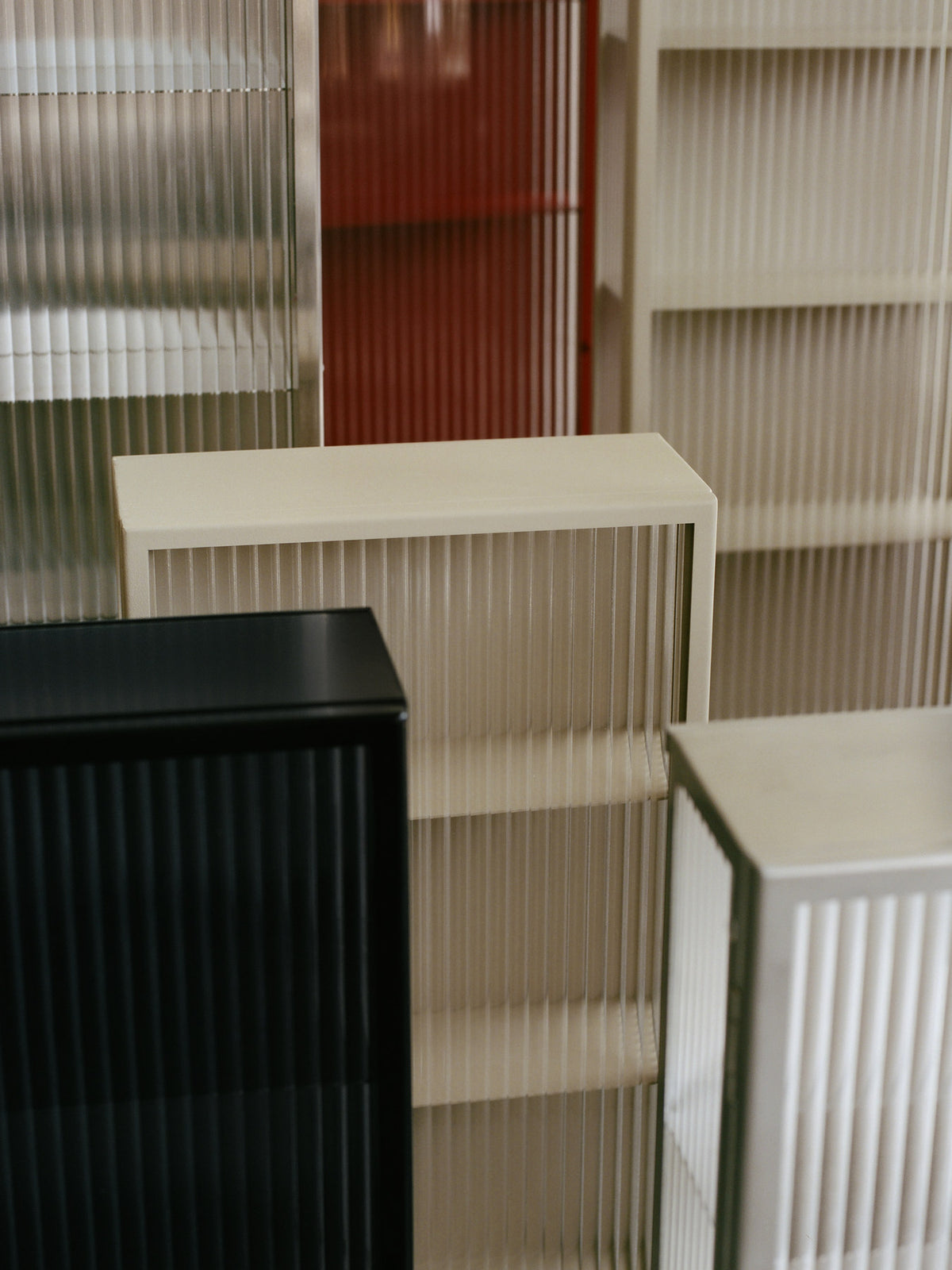 Haze Wandregal 35 x 100 in Oxide Red präsentiert im Onlineshop von KAQTU Design AG. Wandregal ist von Ferm Living